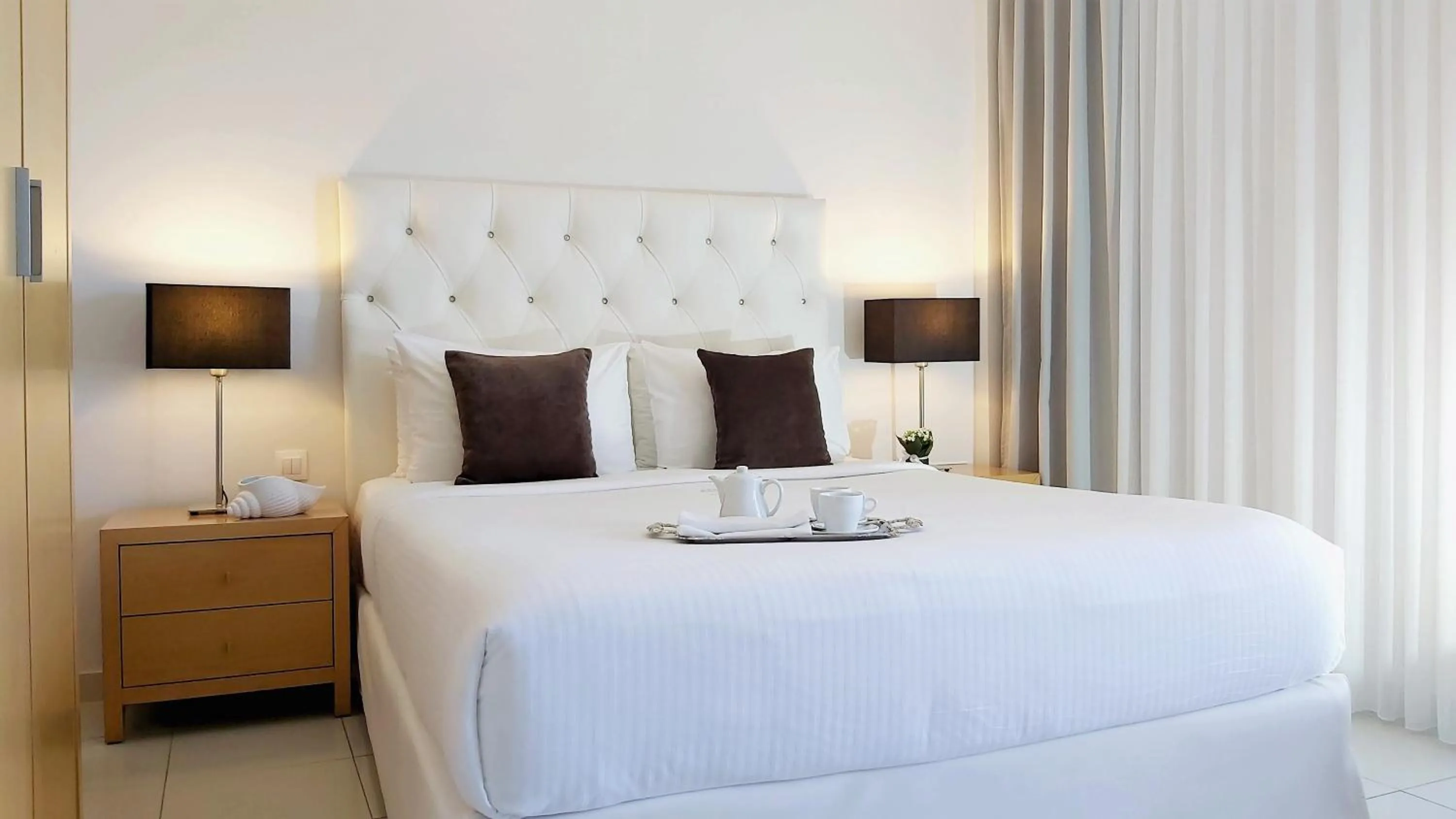 Bed in Akrogiali Exclusive Hotel (Adults Only)