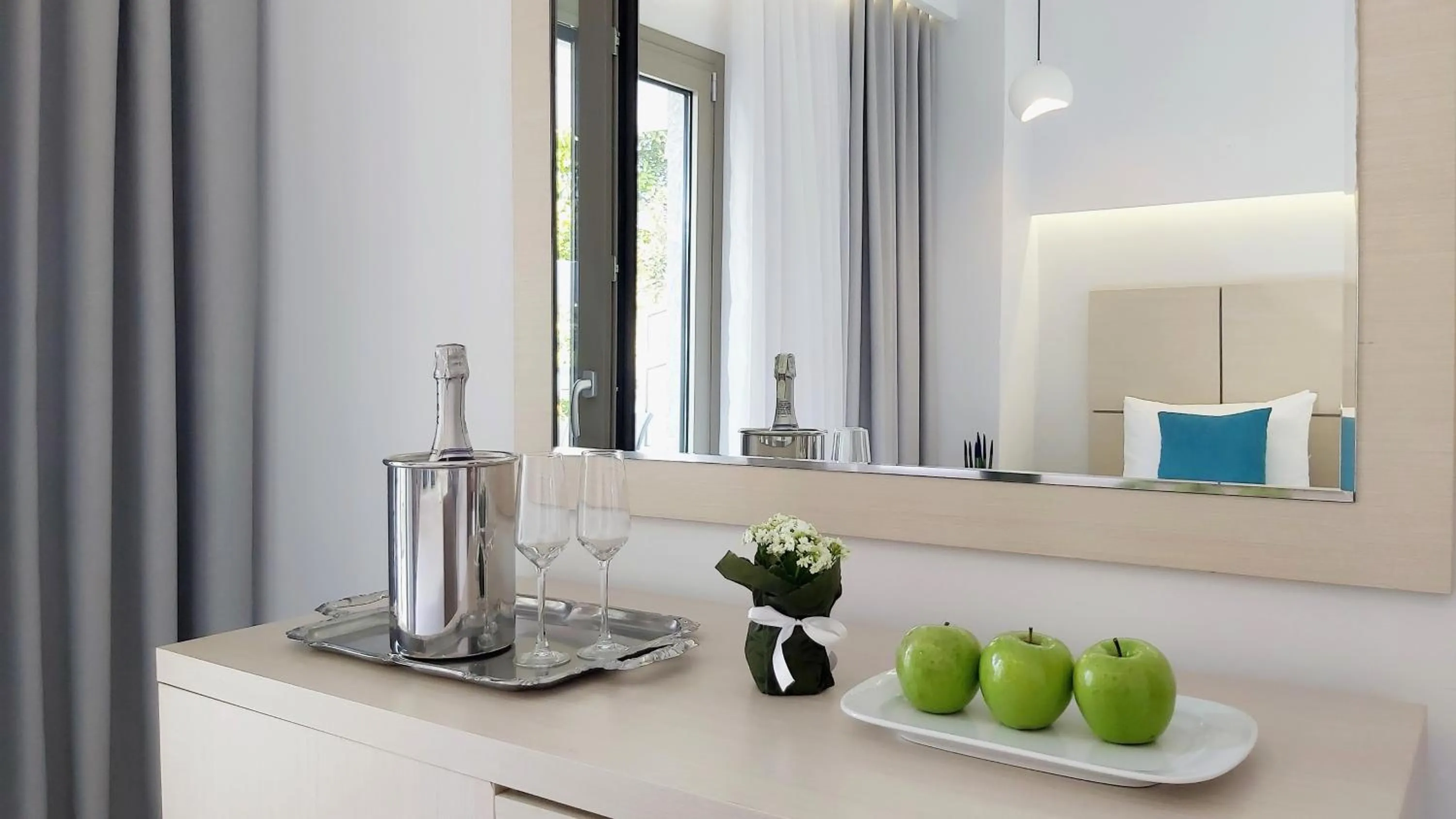 room service in Akrogiali Exclusive Hotel (Adults Only)