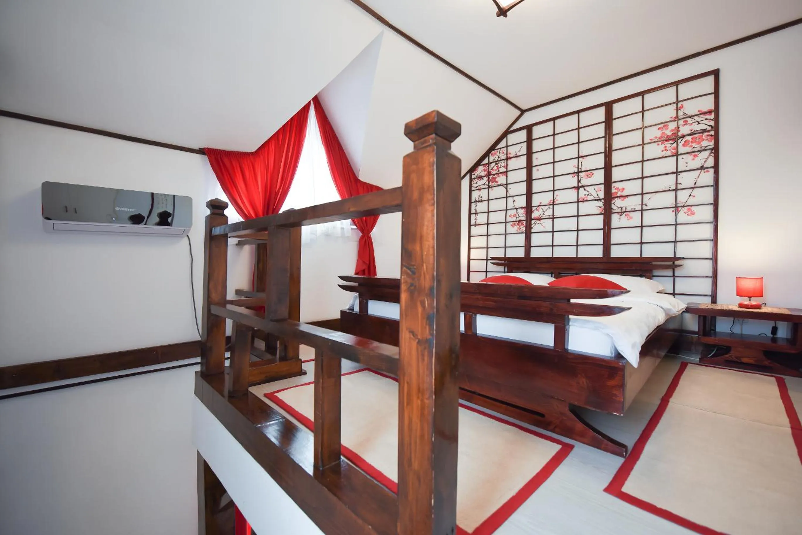 Shower, Bed in Casa Lily - Japanese Retreat