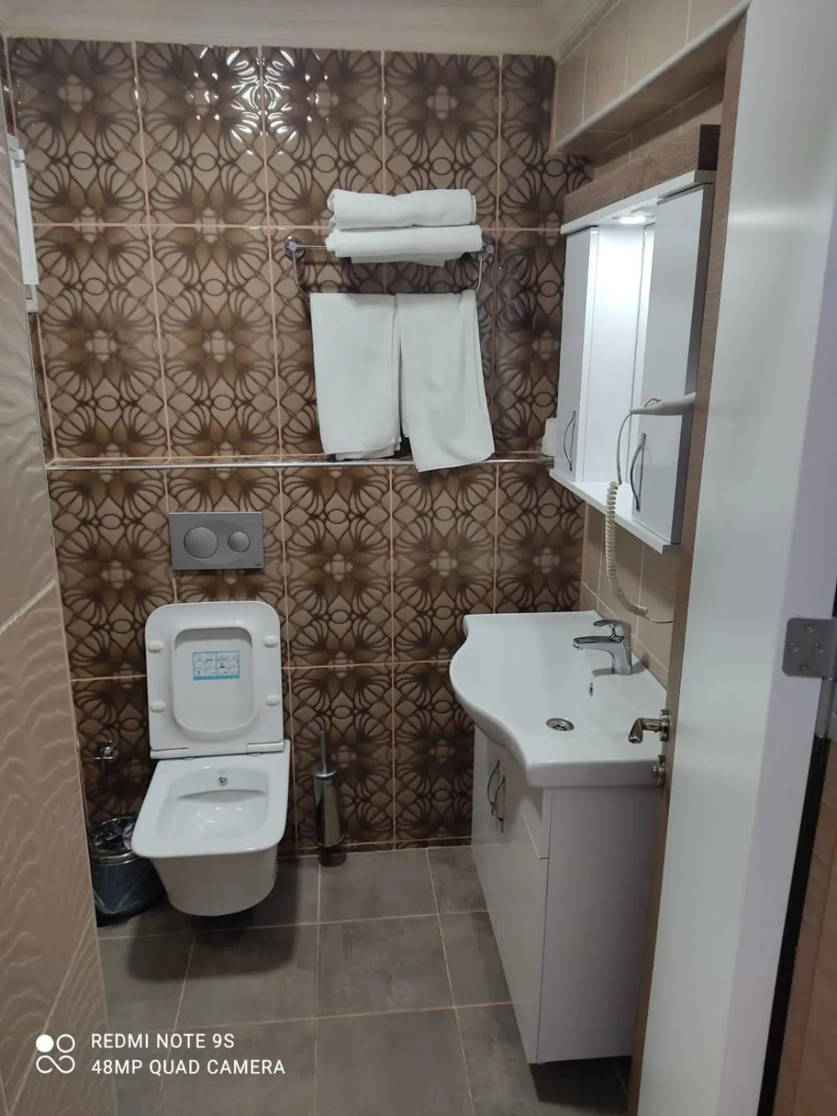 Bathroom in Dempa Hotel