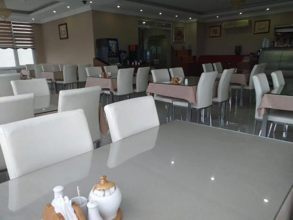 Restaurant/places to eat in Dempa Hotel