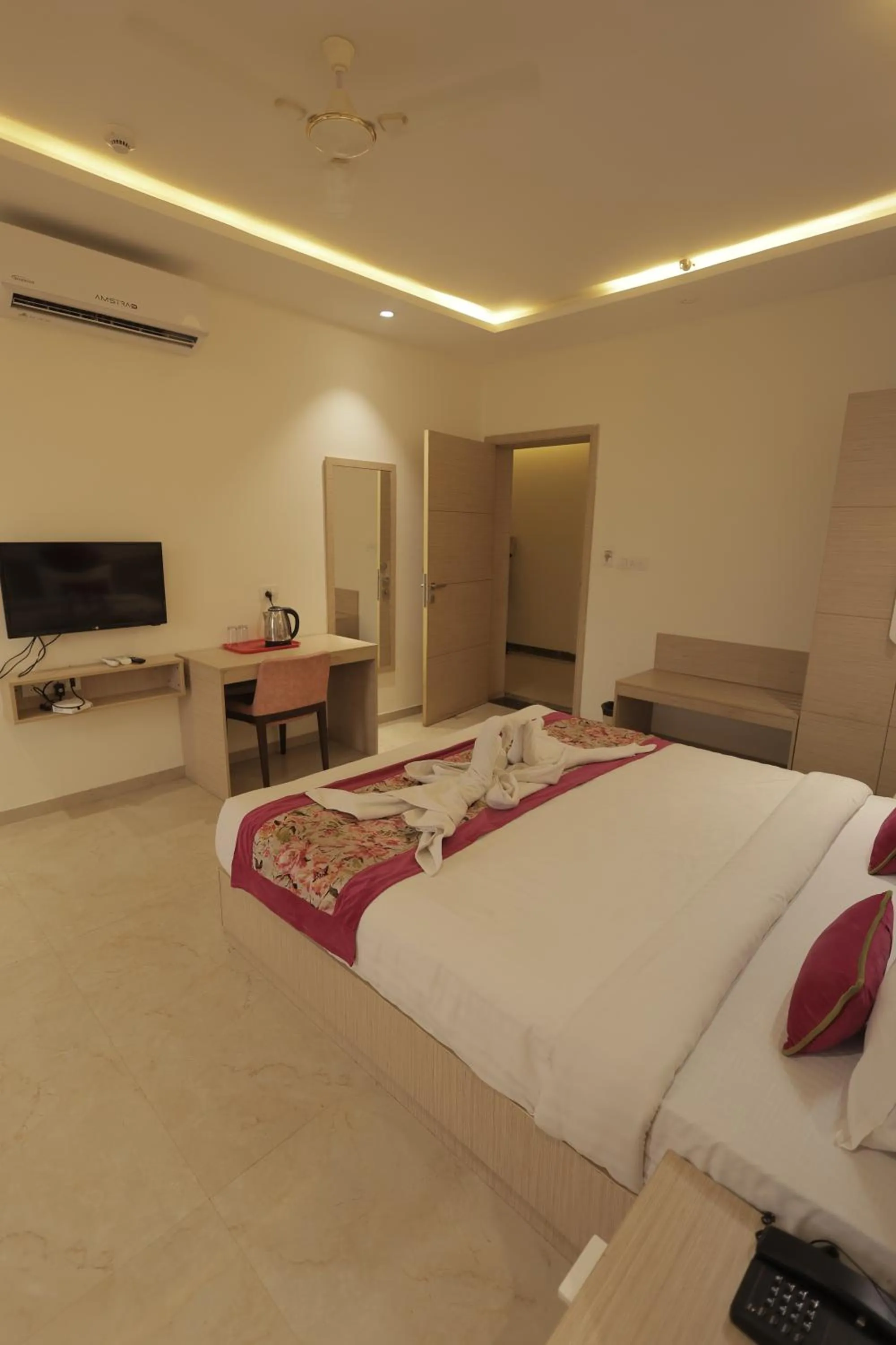 Bedroom, Bed in Hotel Grand Vasaante