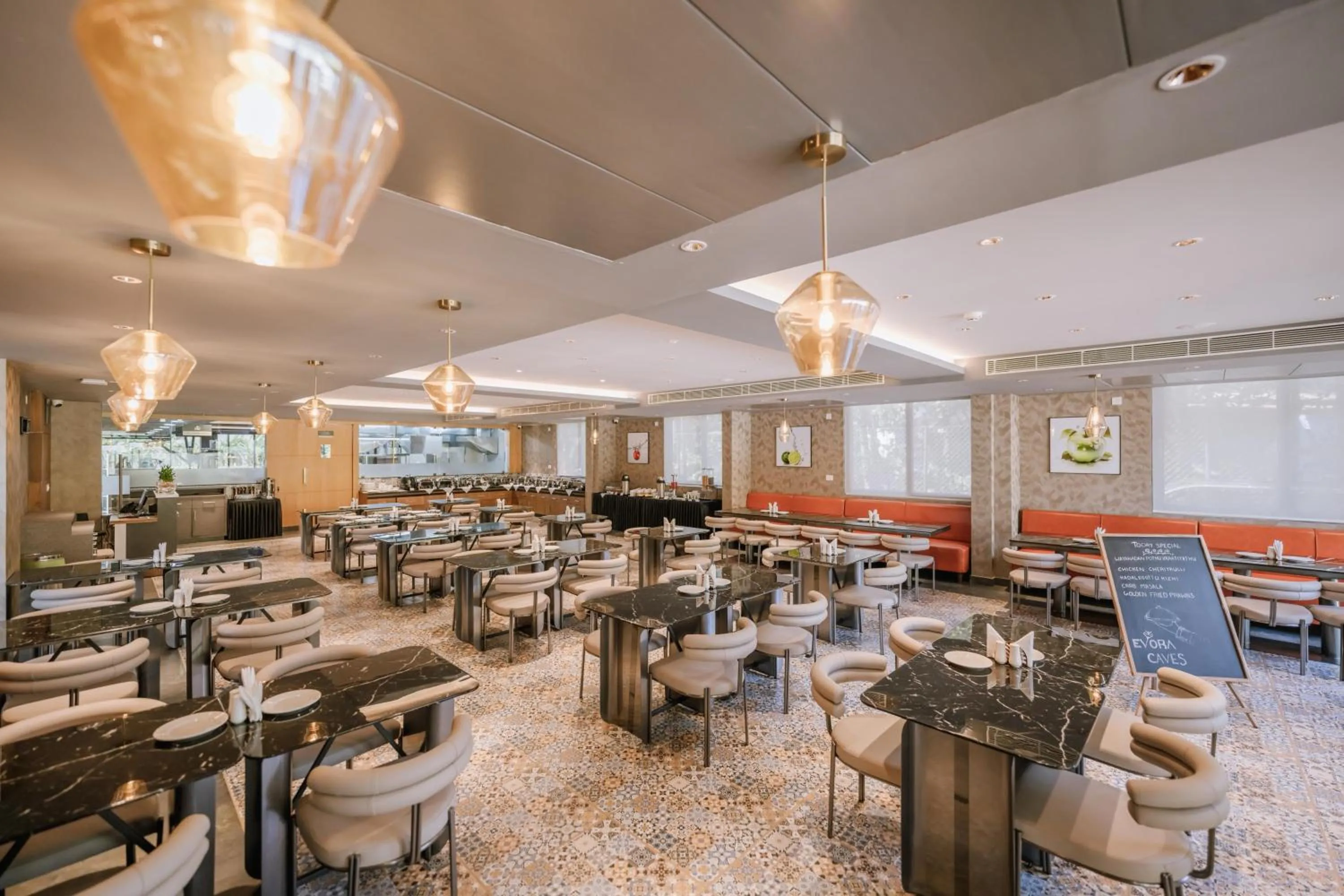 Restaurant/places to eat in EVORA Resort and SPA