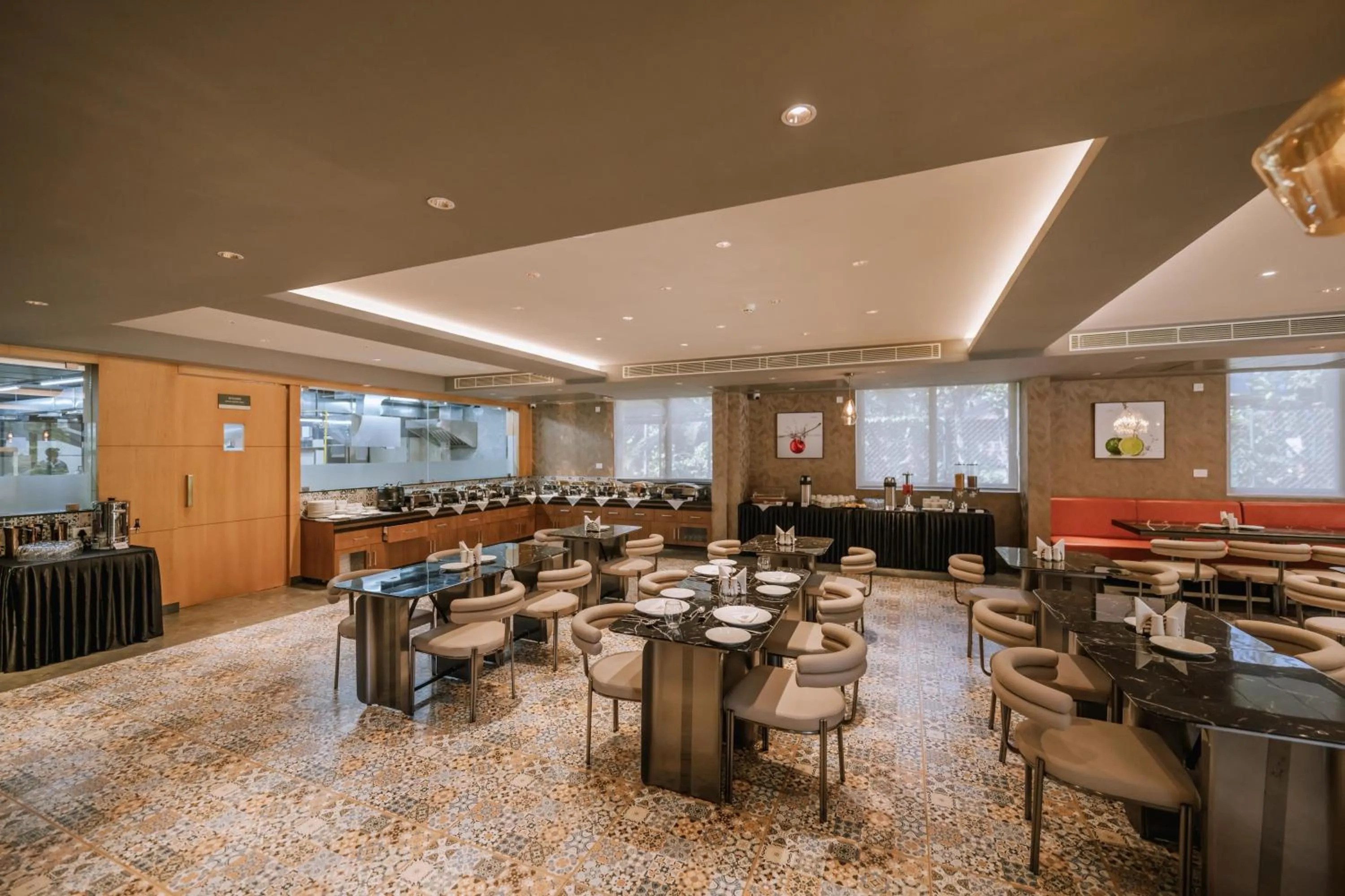 Restaurant/places to eat in EVORA Resort and SPA