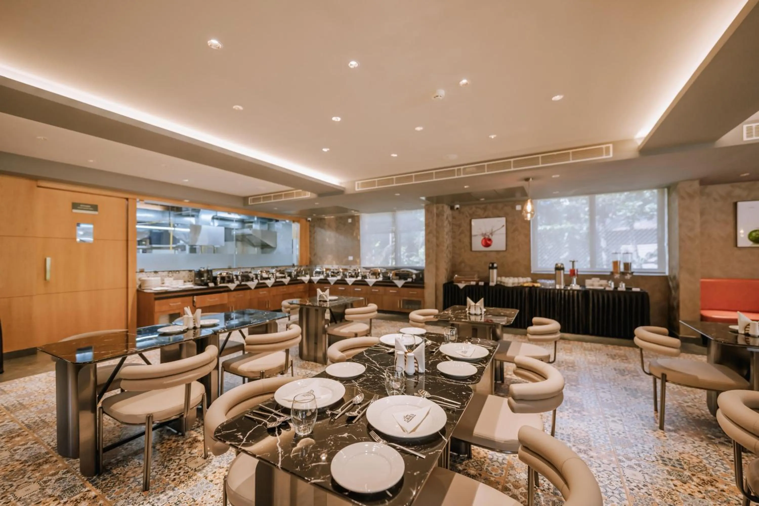 Restaurant/places to eat in EVORA Resort and SPA