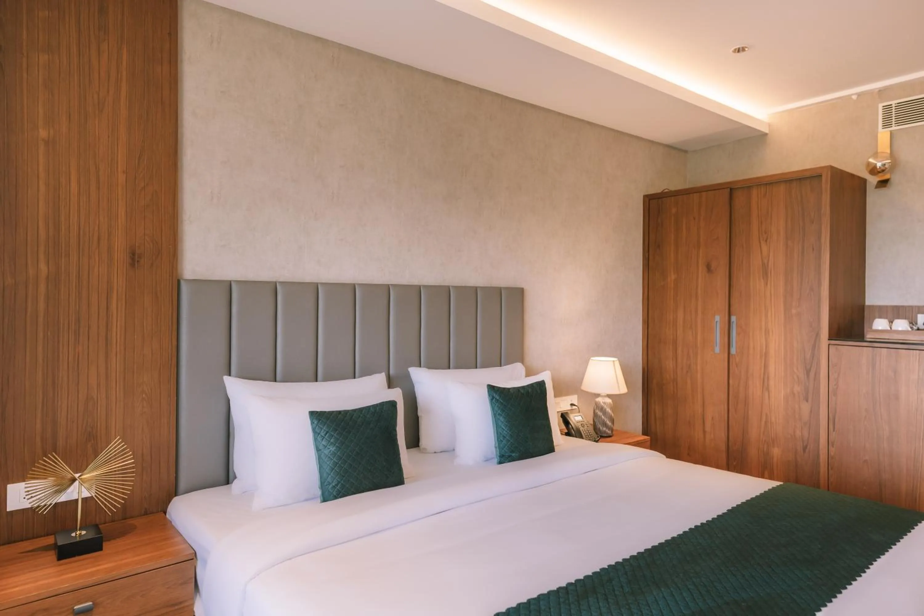 Bed in EVORA Resort and SPA