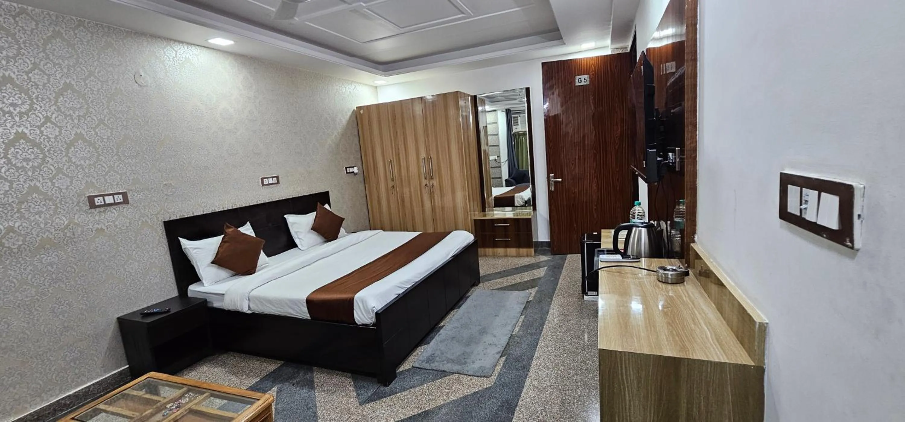 Bed in Raj Residency Gurgaon