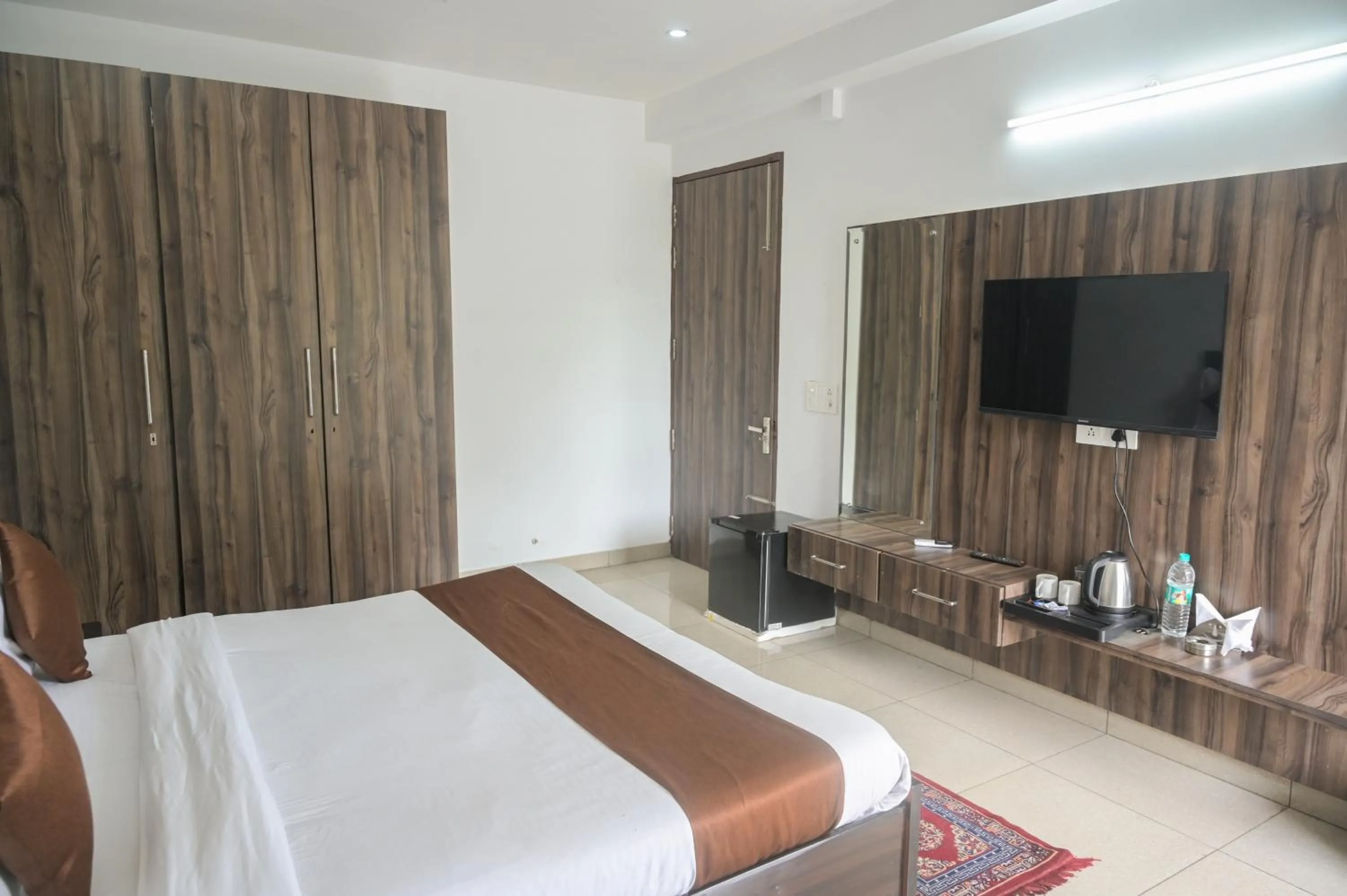 Photo of the whole room, Bed in Raj Residency Gurgaon
