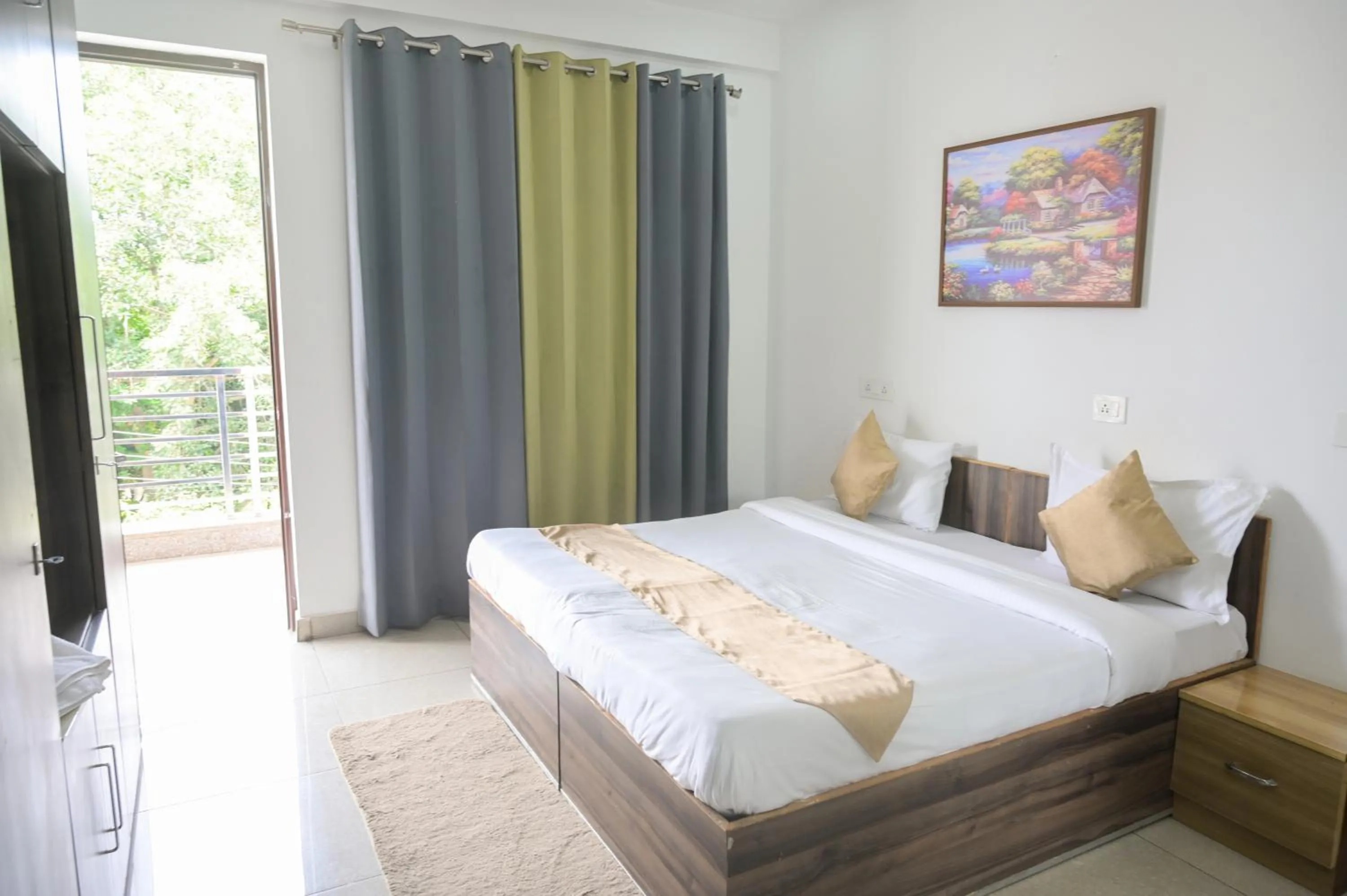 Balcony/Terrace, Bed in Raj Residency Gurgaon