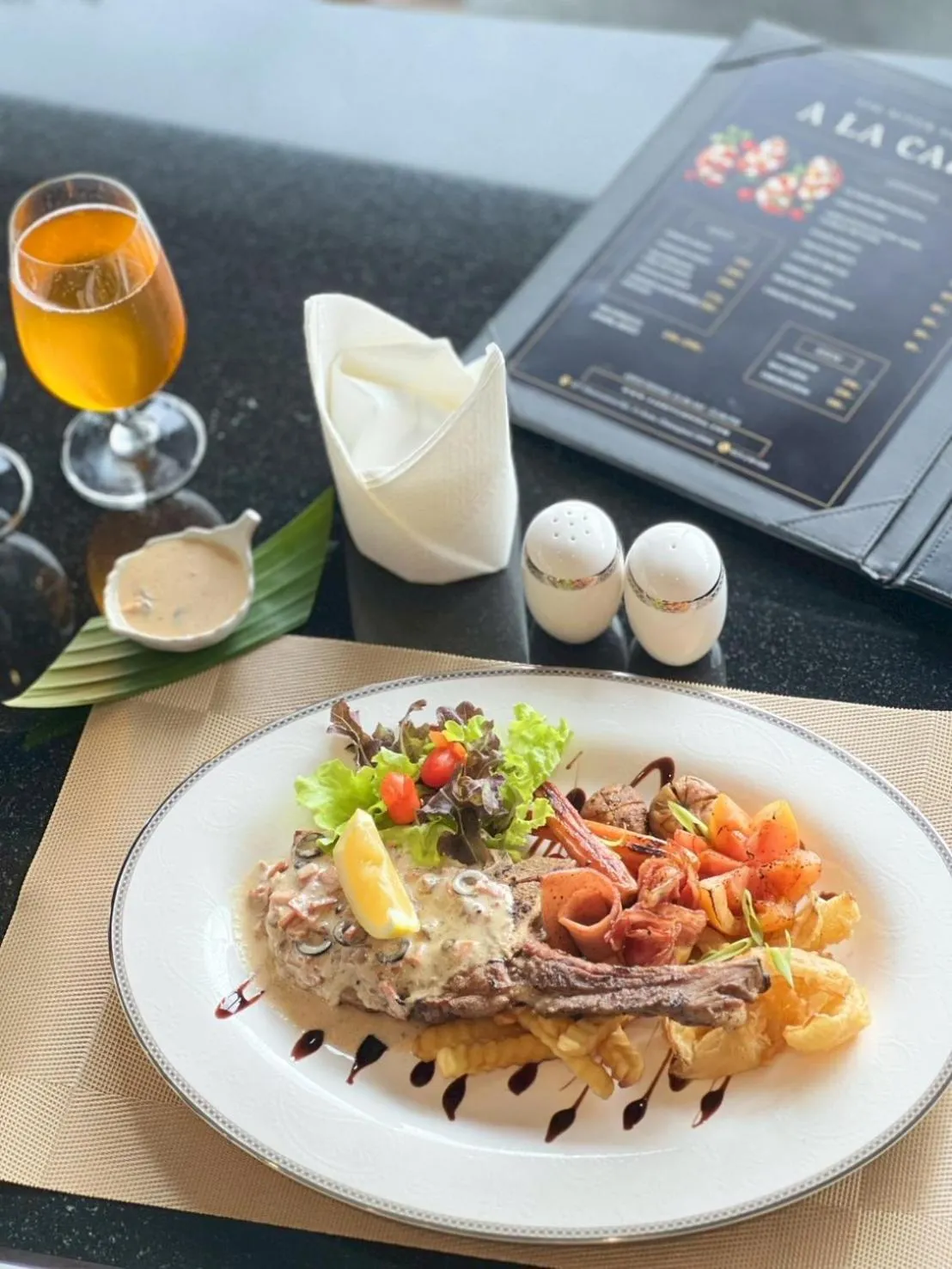 Restaurant/places to eat in S48 River Ping