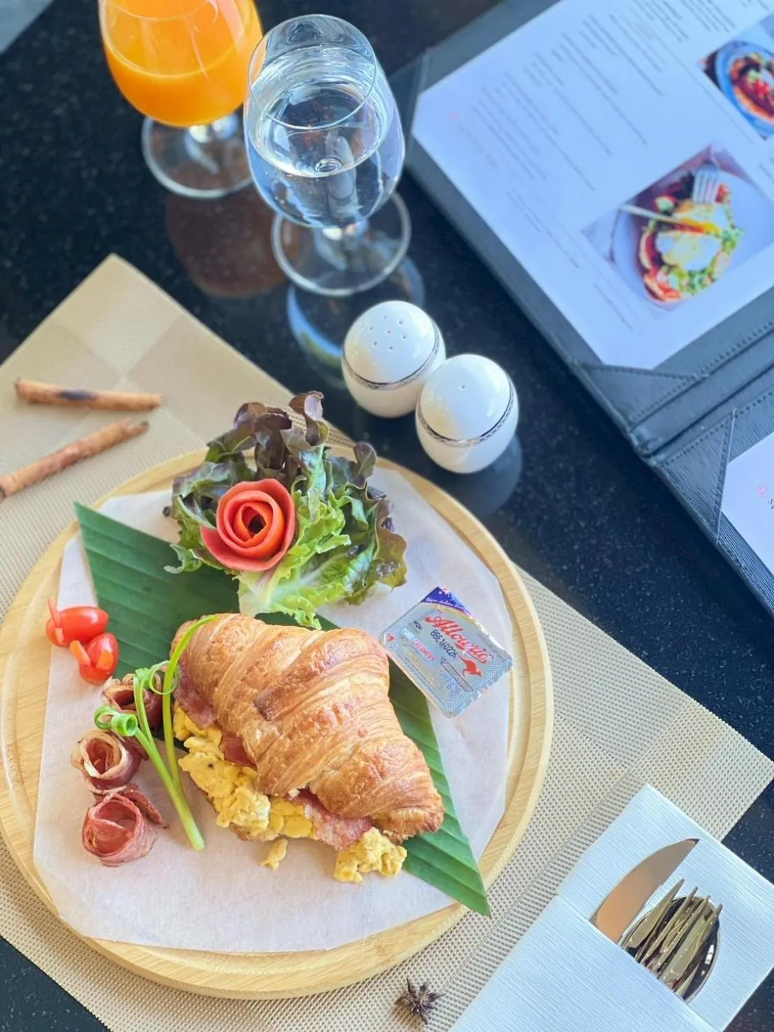 Breakfast in S48 River Ping