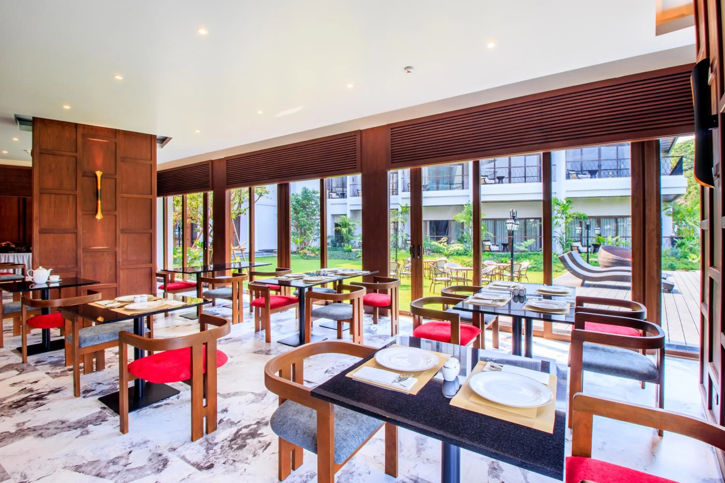 Restaurant/places to eat in S48 River Ping