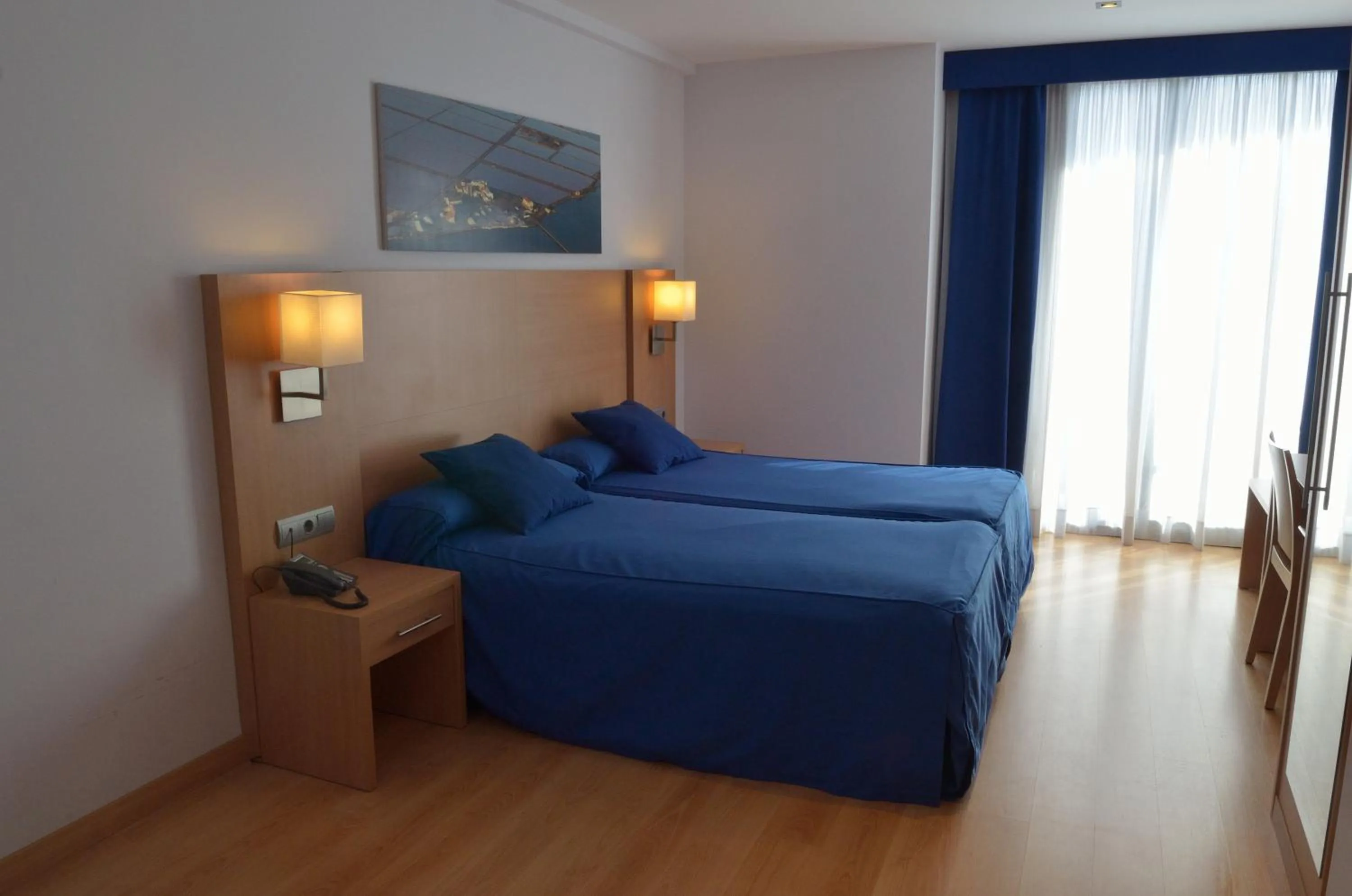 Bedroom, Bed in Hotel del Port