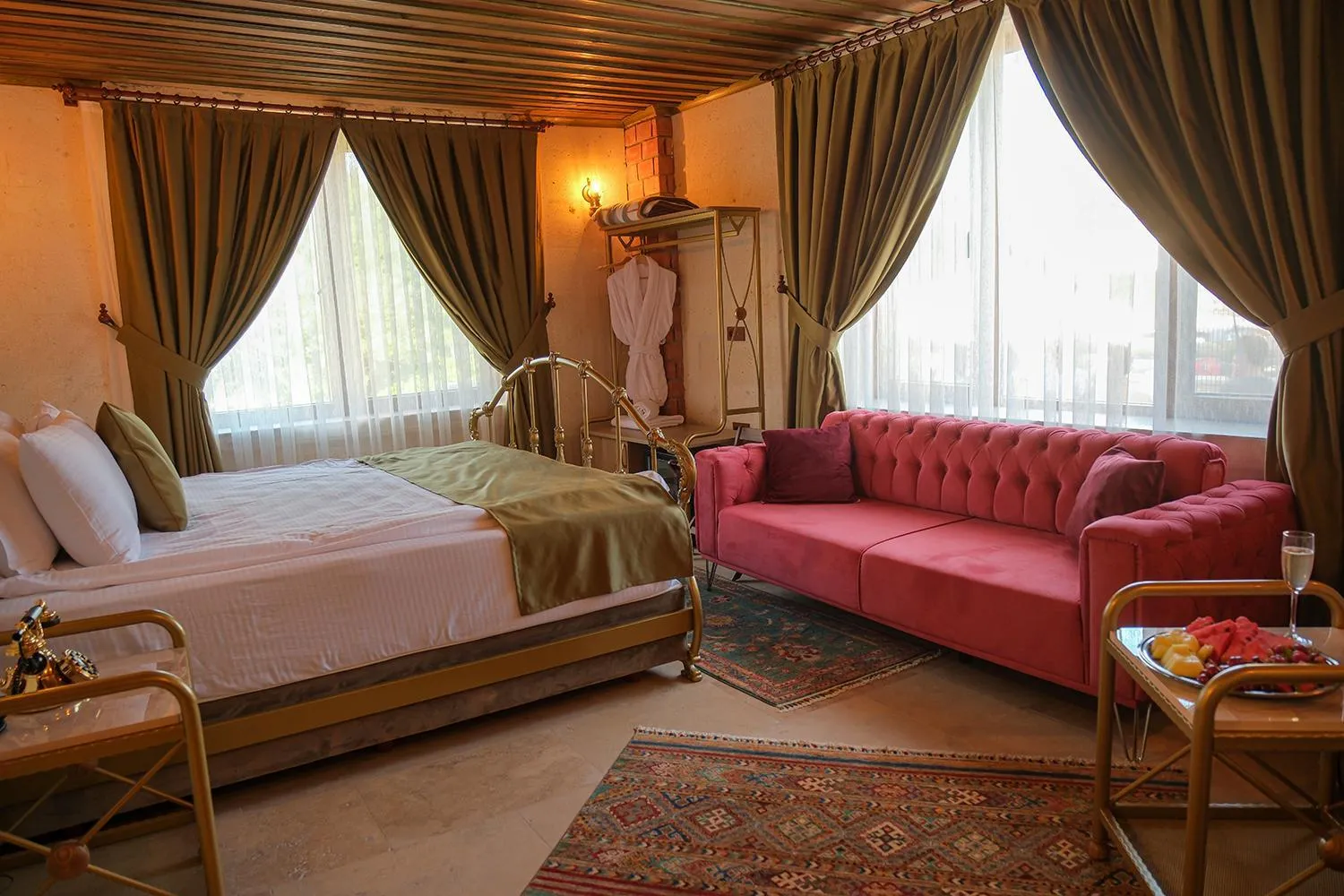 Photo of the whole room, Bed in Zeppelin Cappadocia