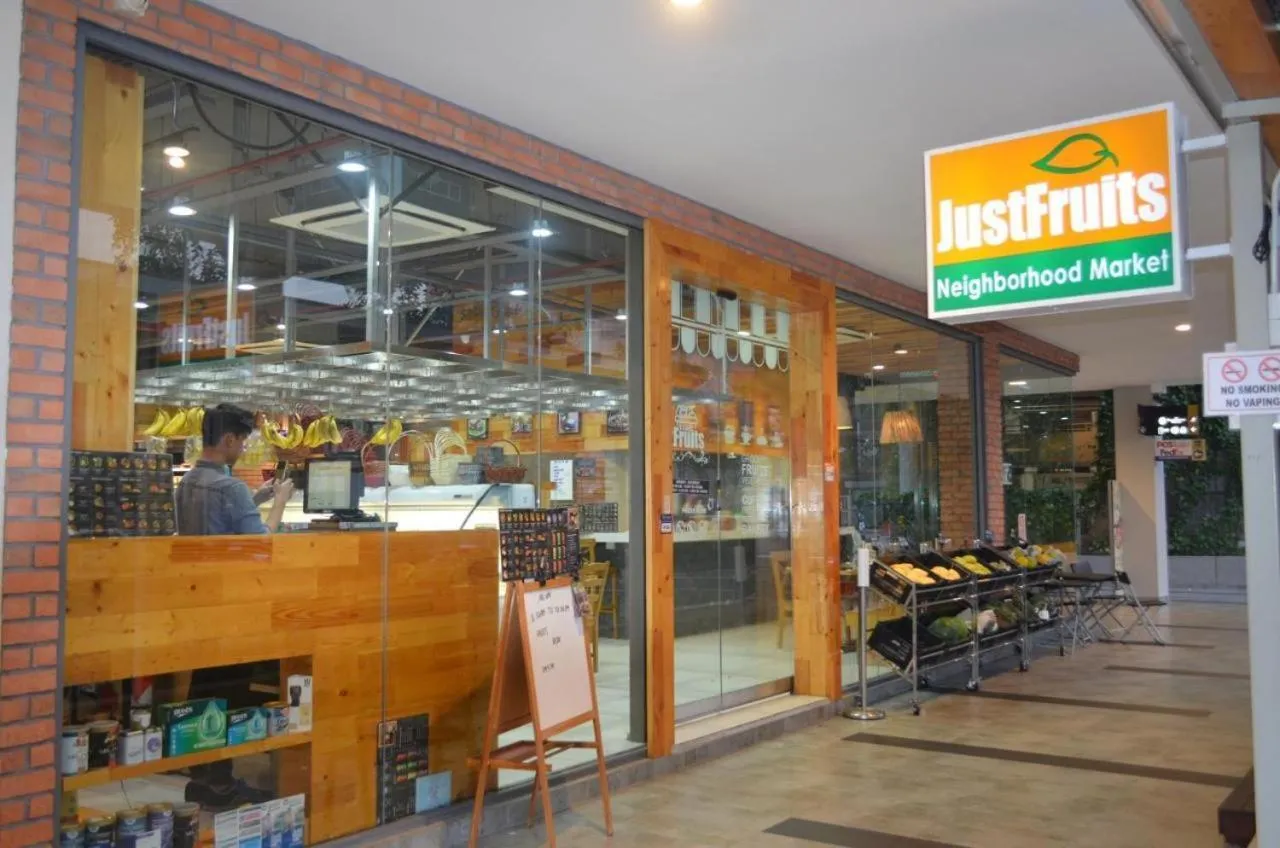 Restaurant/places to eat in The Signature Suites at Robertson Bukit Bintang