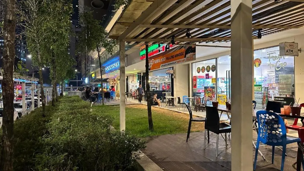 Restaurant/places to eat in The Signature Suites at Robertson Bukit Bintang