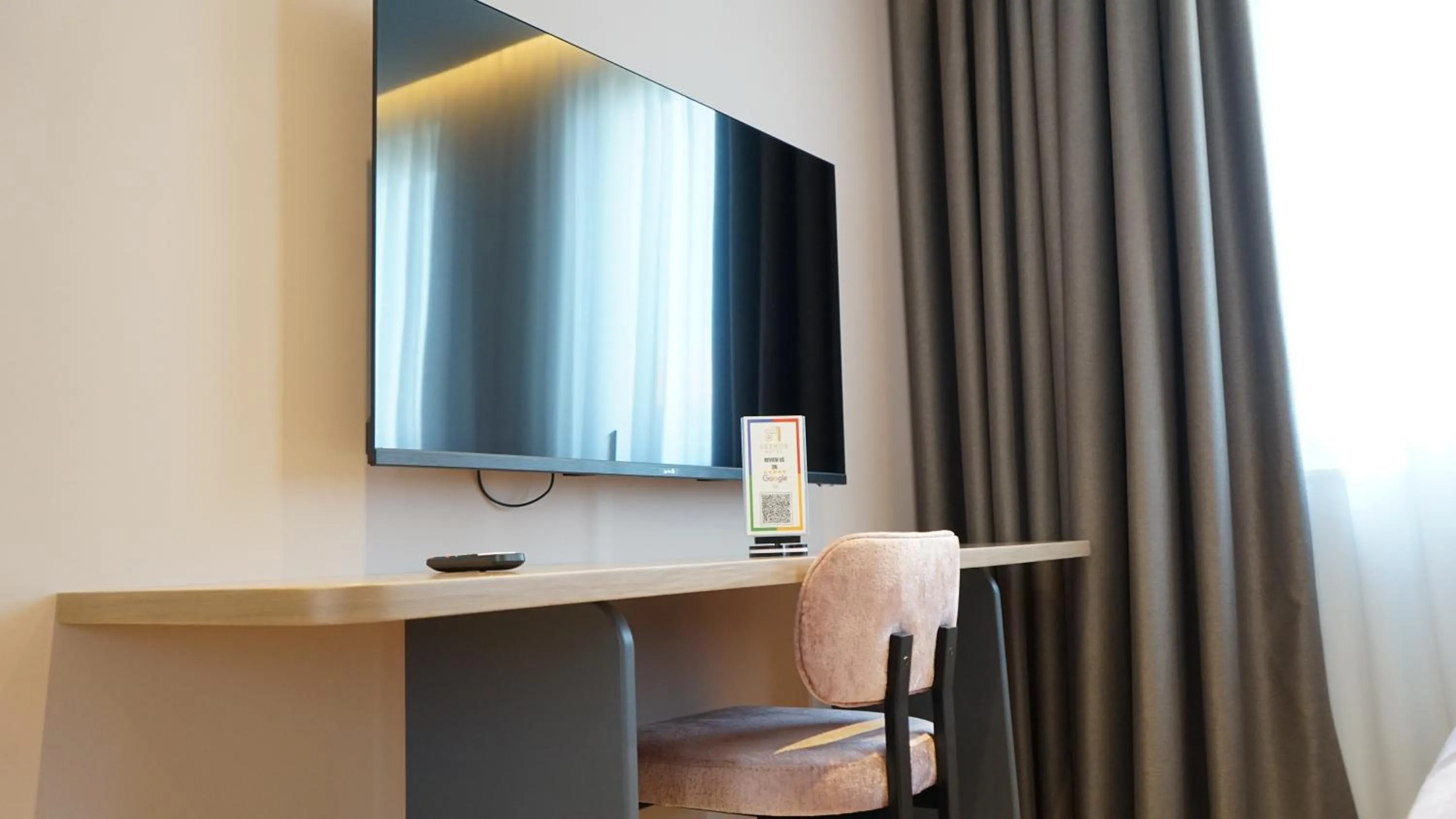 TV and multimedia in Arbnor Boutique Hotel