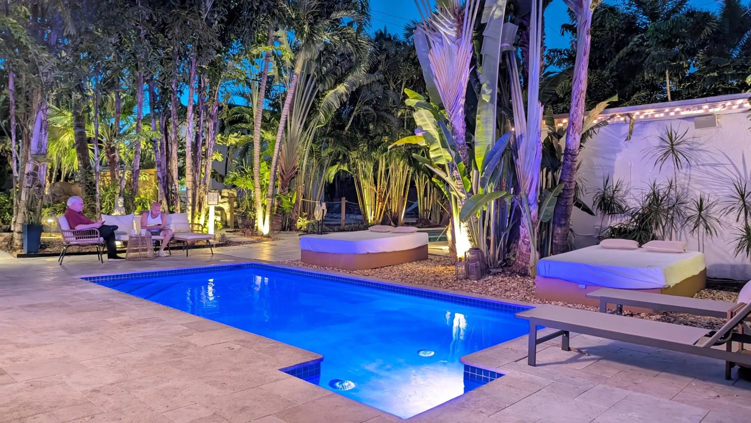 Night in Inn On The Drive