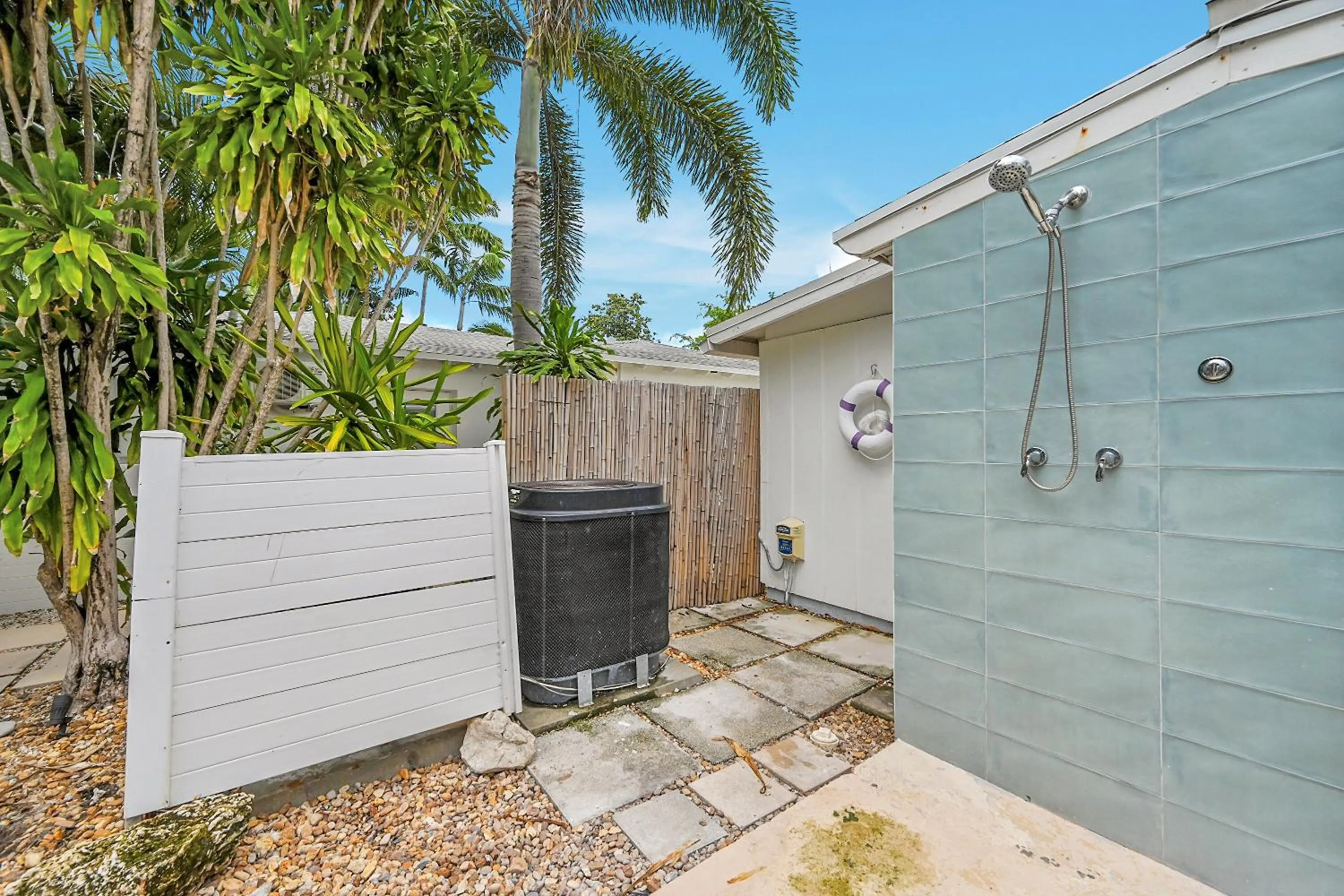 Shower in Inn On The Drive