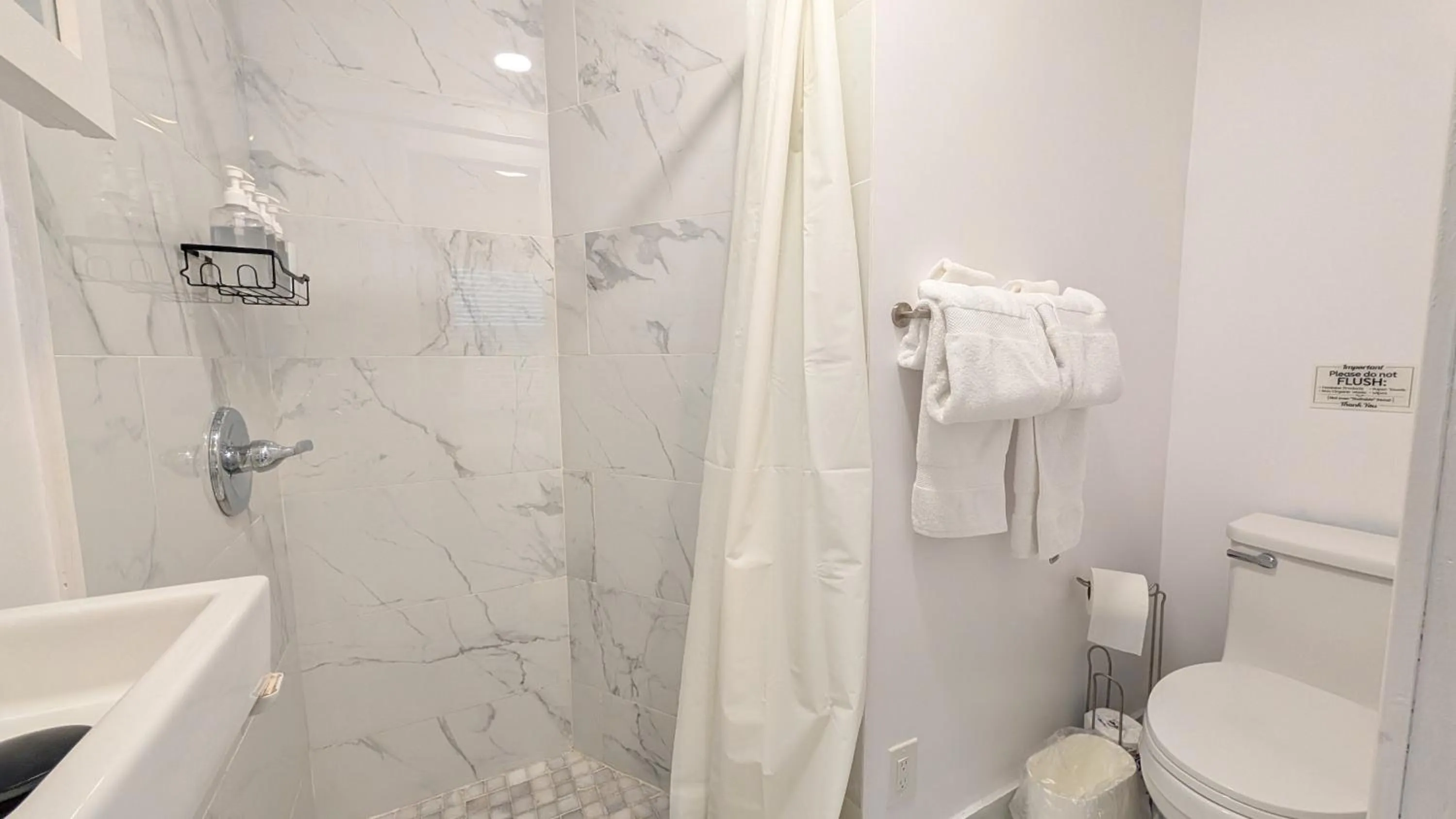 Shower in Inn On The Drive