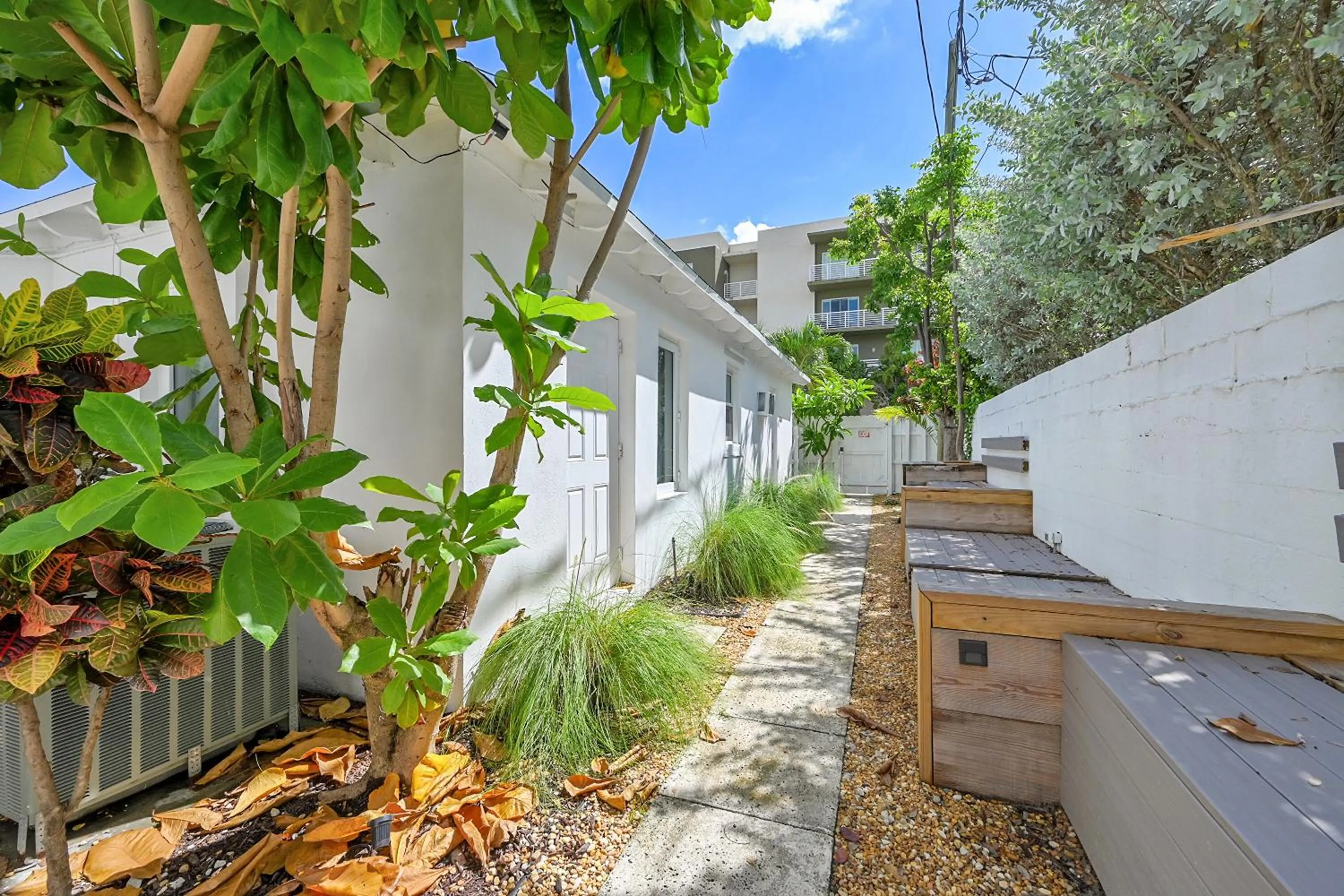 Facade/entrance in Inn On The Drive