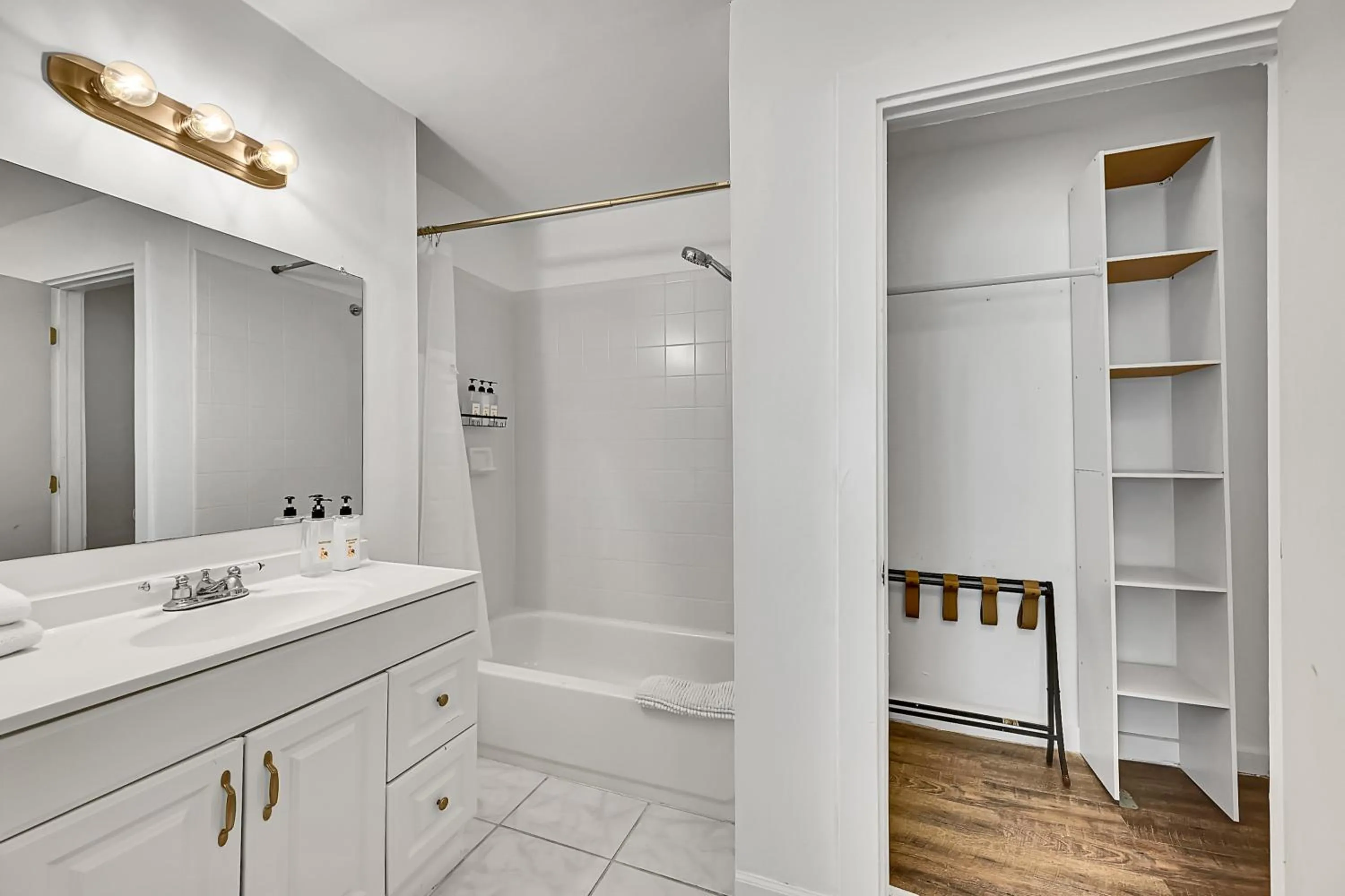 Shower in Inn On The Drive