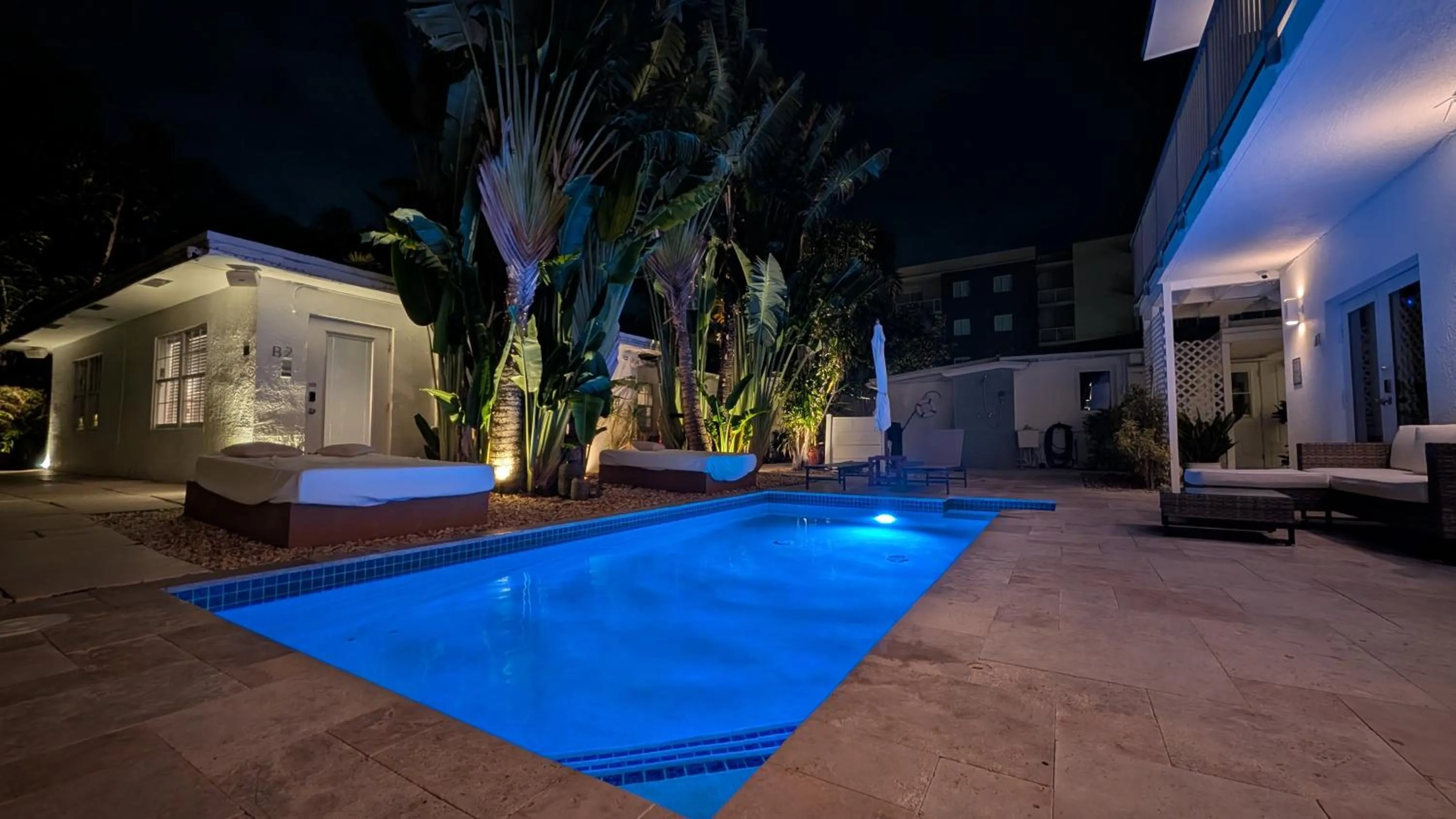 Swimming pool in Inn On The Drive