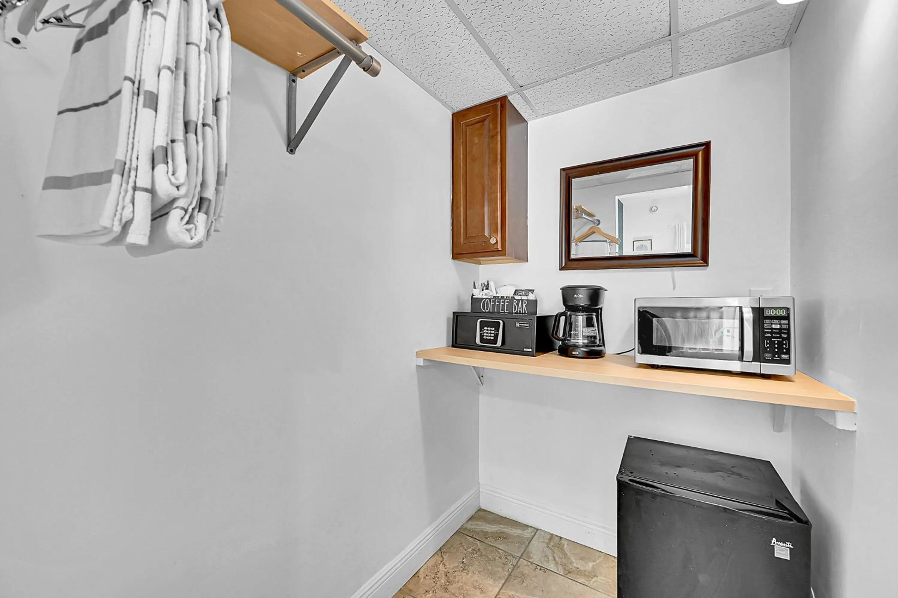 Coffee/tea facilities in Inn On The Drive