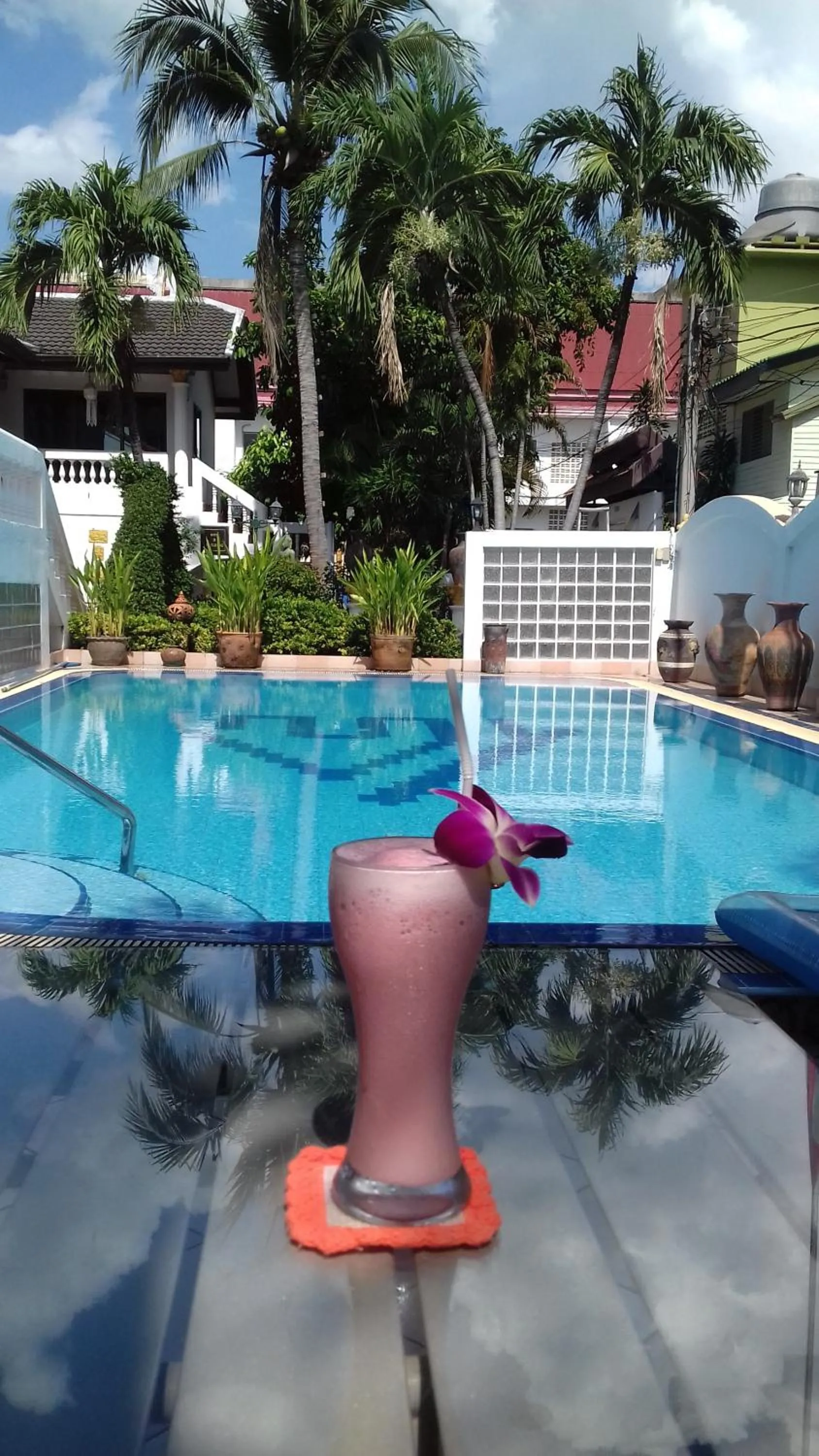 Swimming pool in Villa Oranje Pattaya