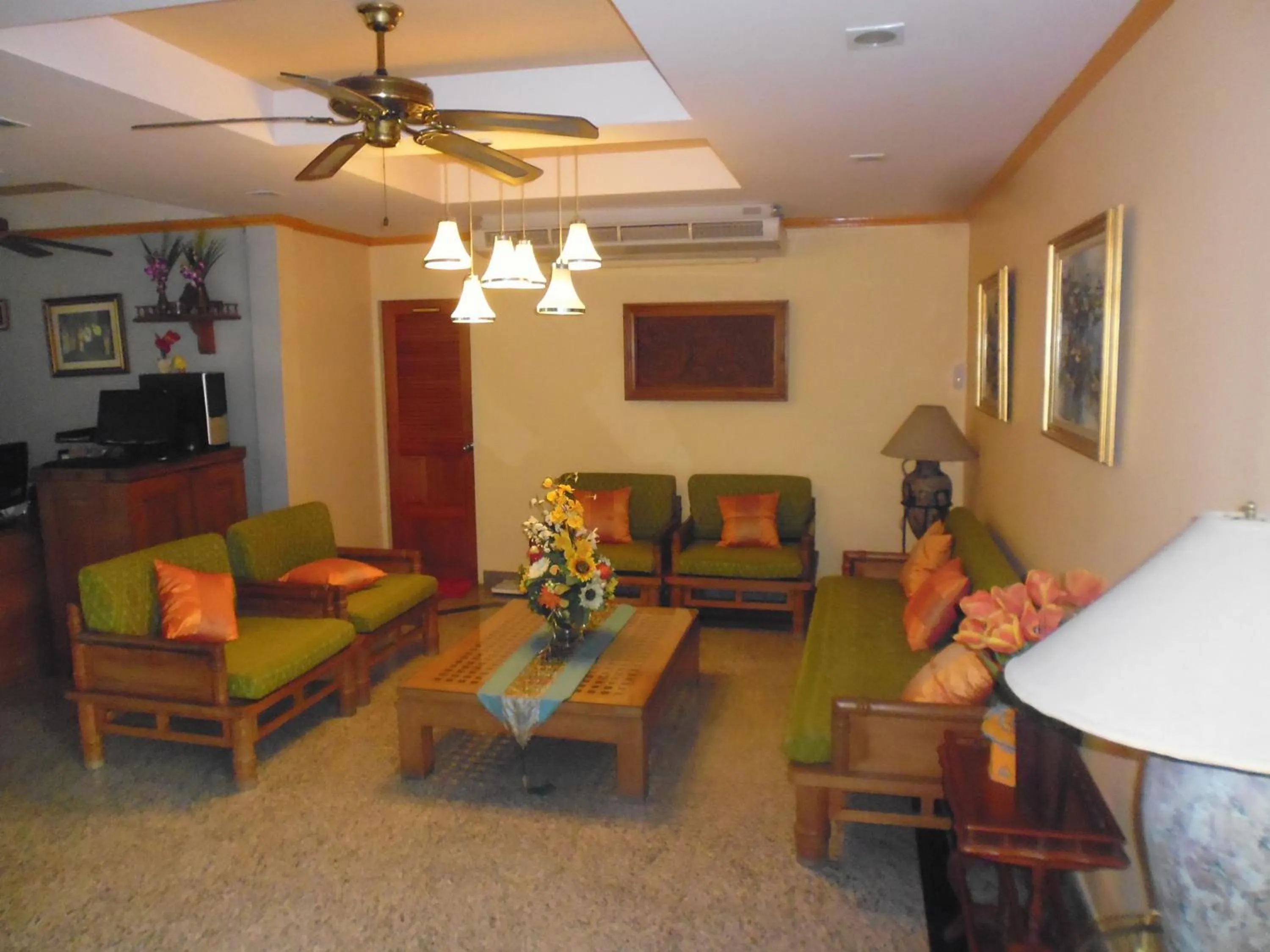 Seating area in Villa Oranje Pattaya