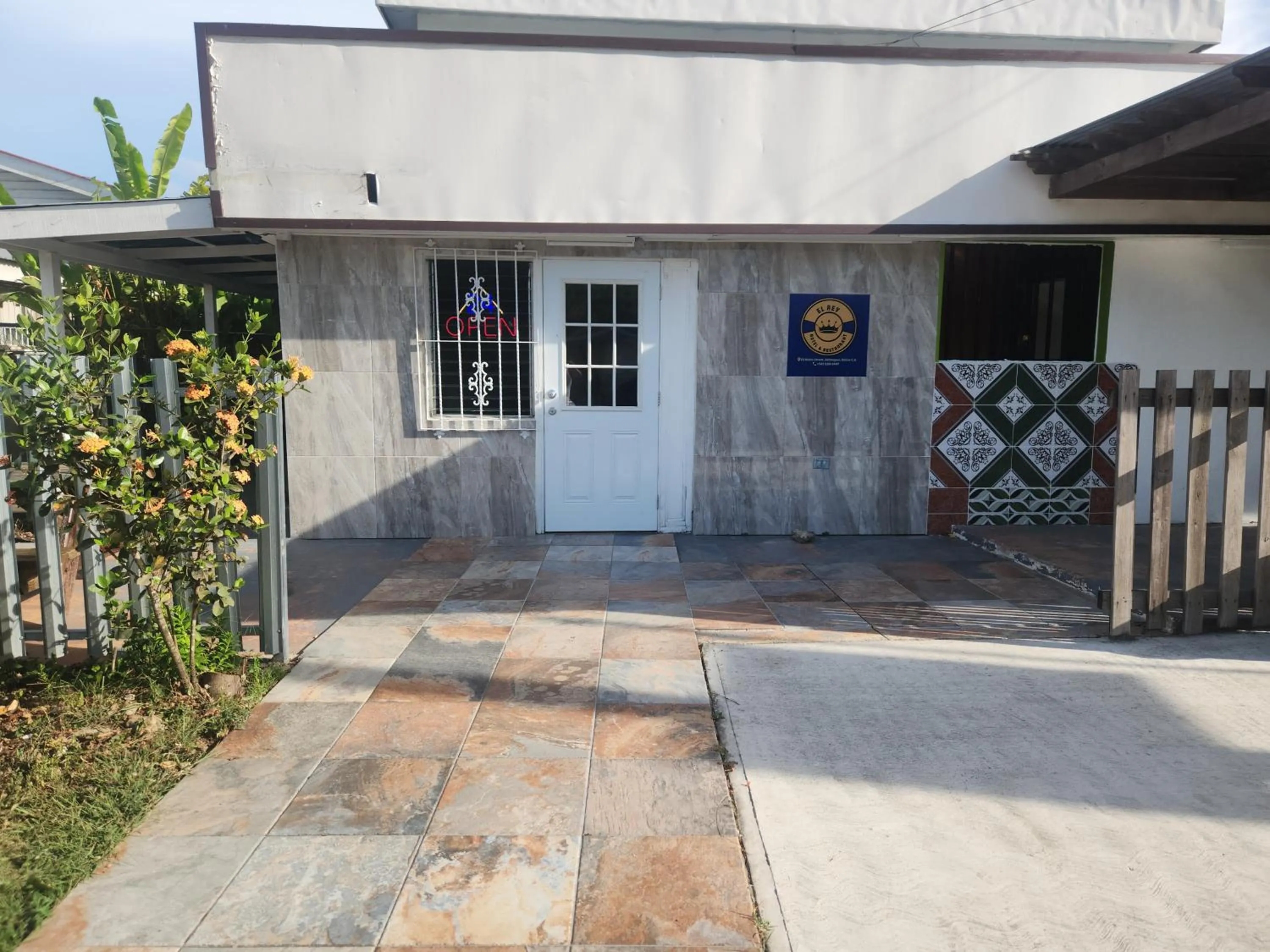 Property building in EL REY Hotel & Restaurant