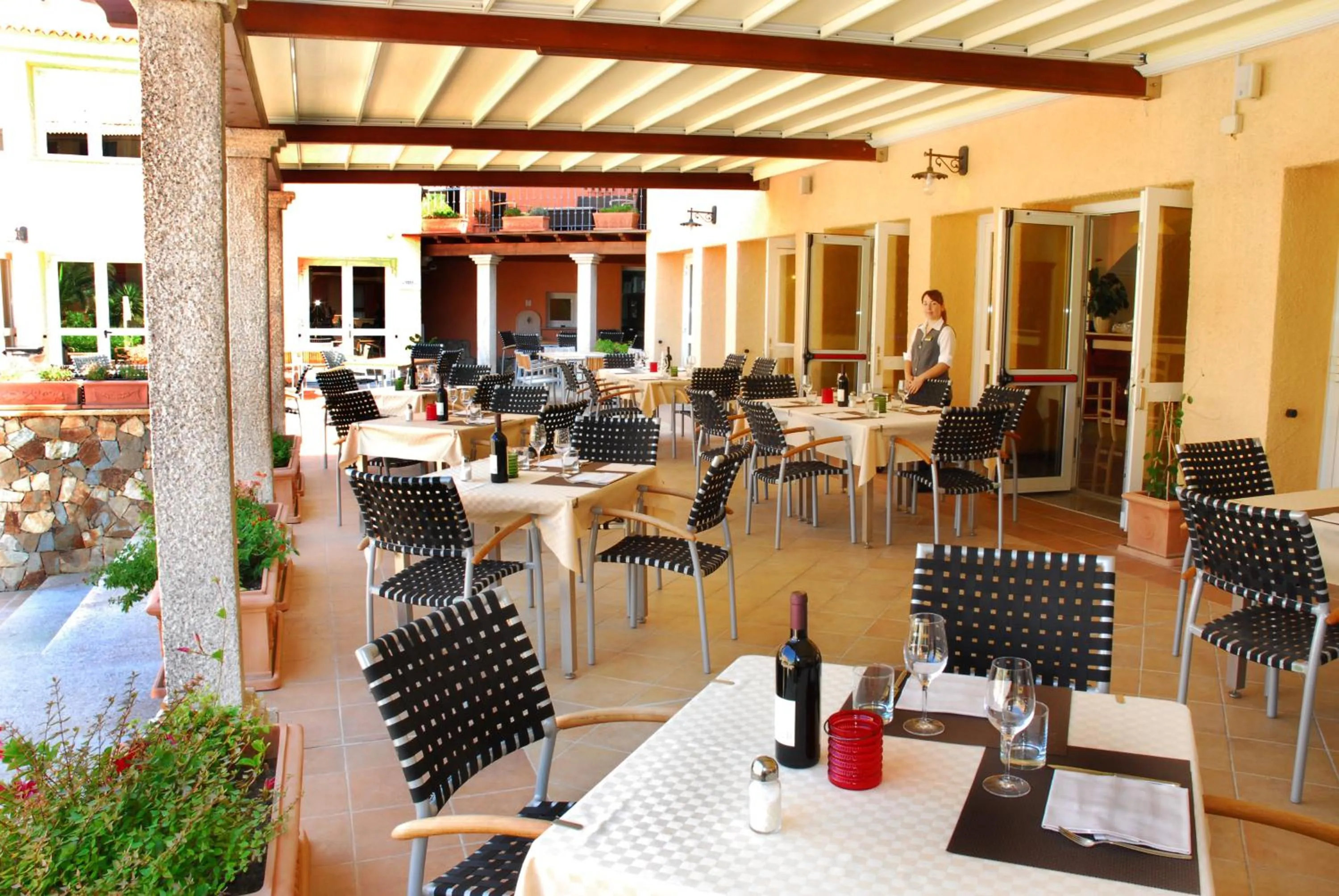 Restaurant/places to eat in Le Nereidi Hotel & Residence