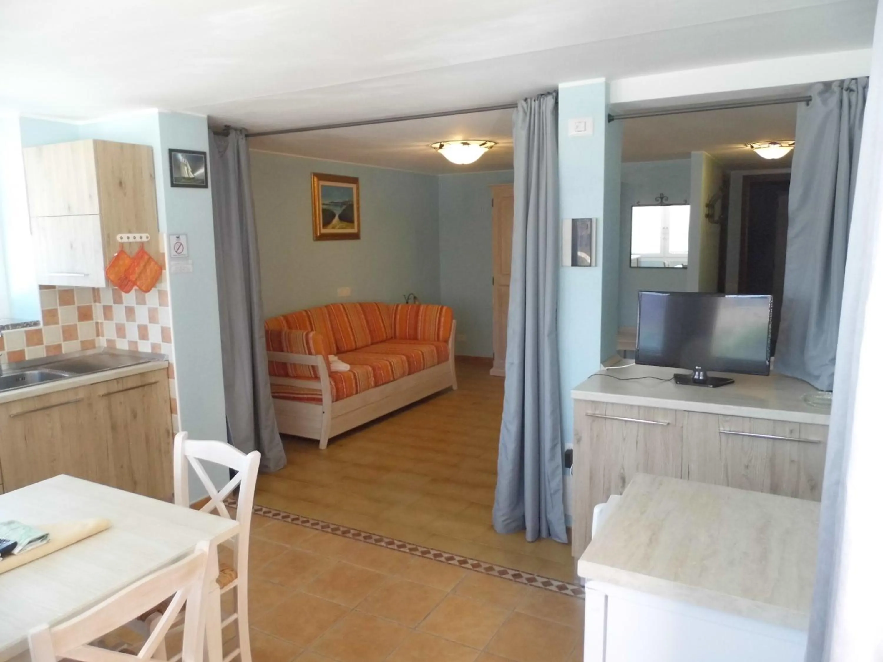 Communal lounge/ TV room in Le Nereidi Hotel & Residence