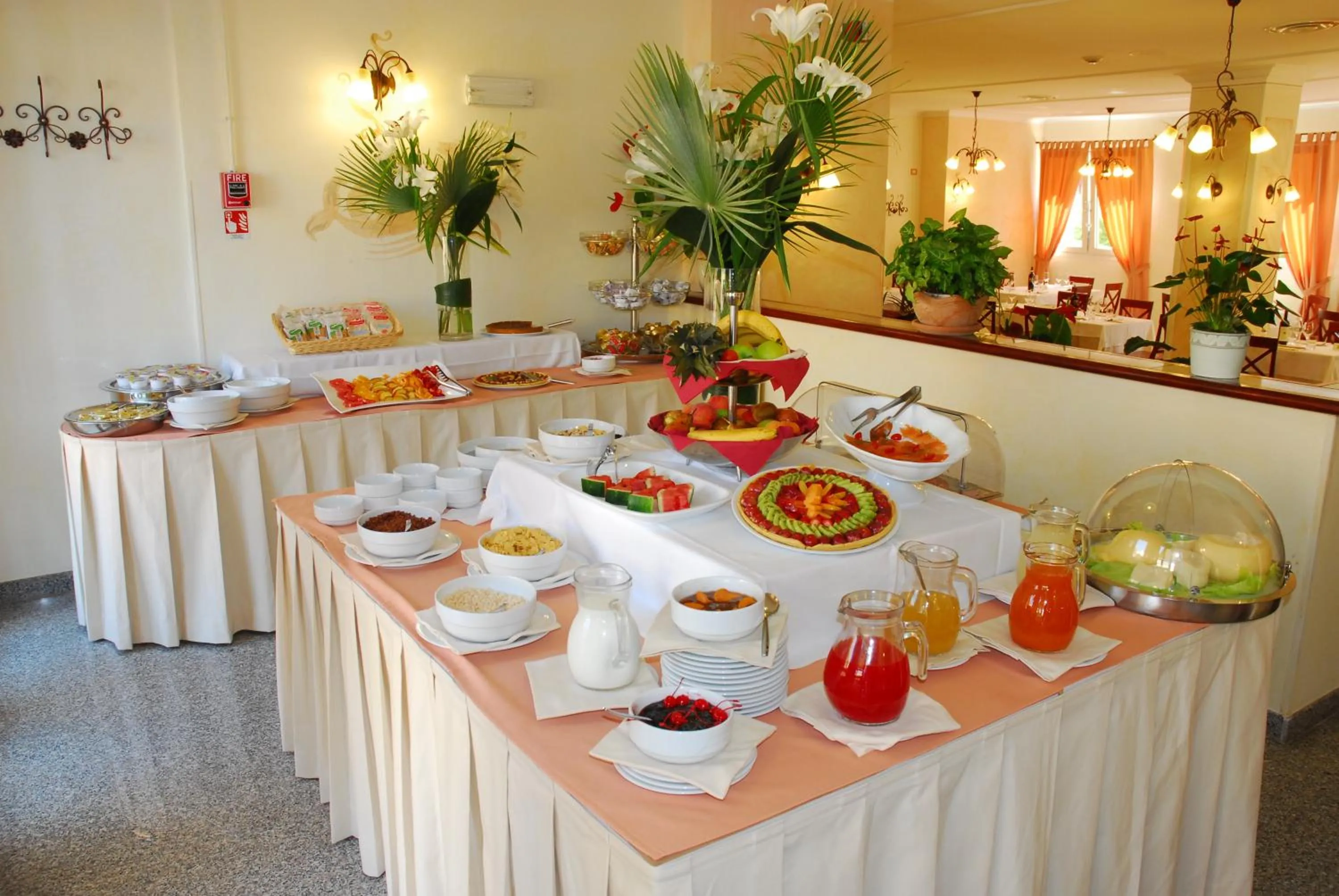Food in Le Nereidi Hotel & Residence