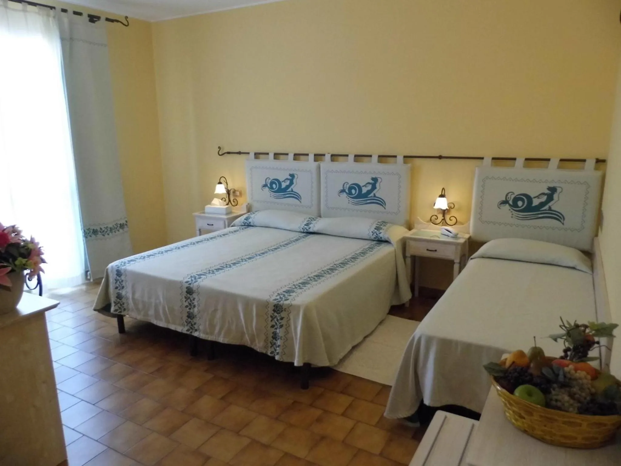 Food and drinks, Bed in Le Nereidi Hotel & Residence