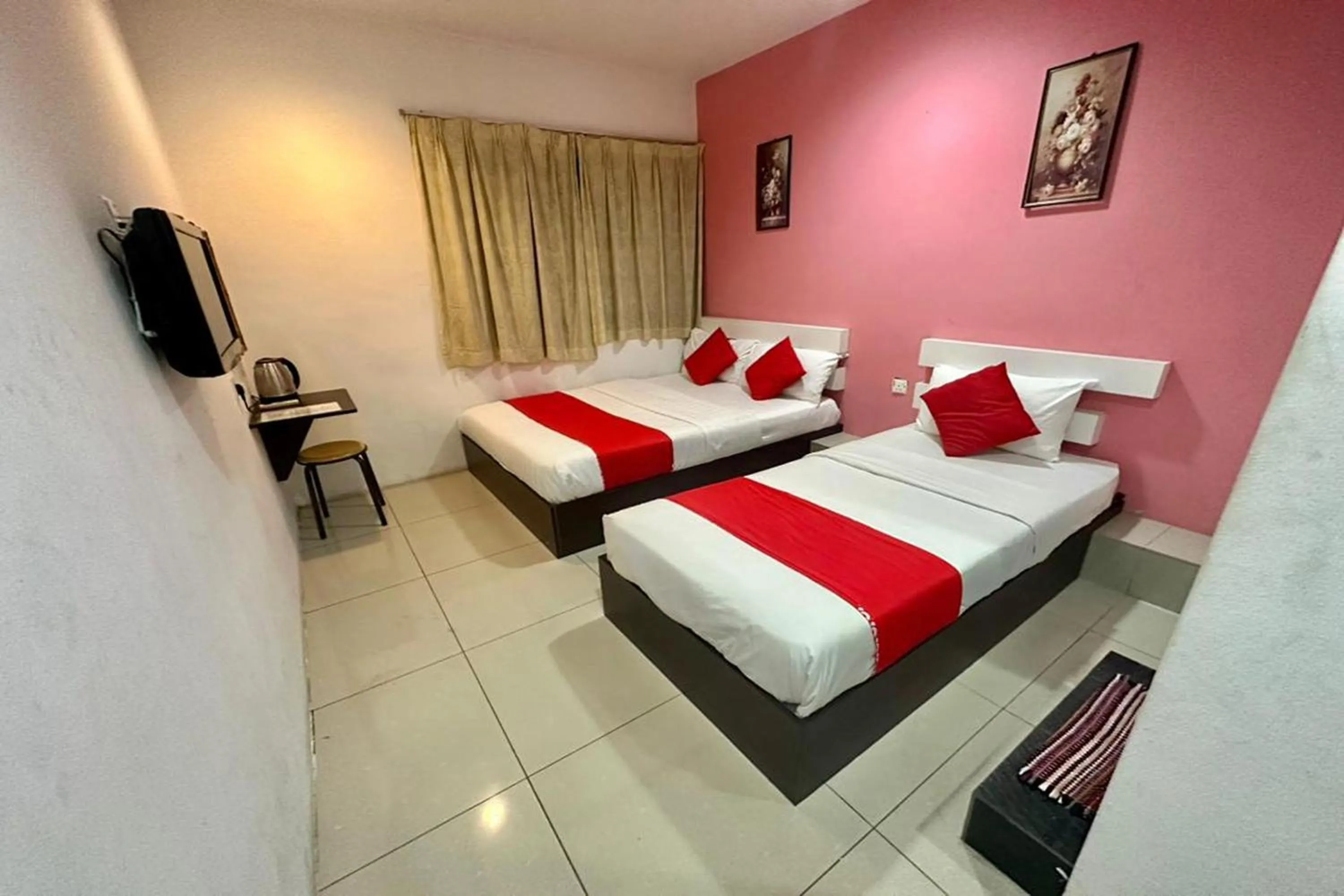 Bedroom, Bed in Cahaya Midah - BilikXpert