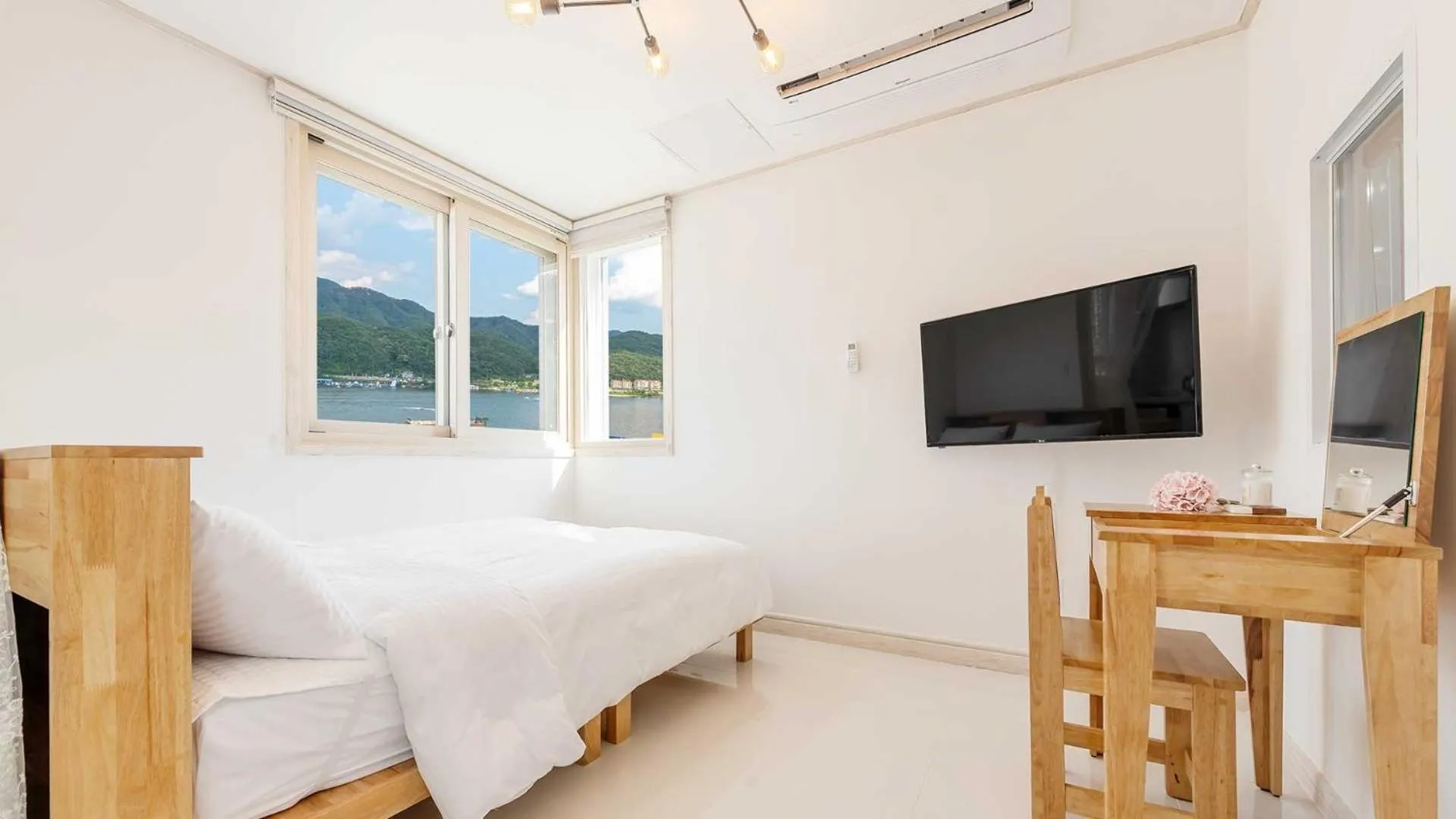 Bed in Gapyeong TwoTwo Spa Pension