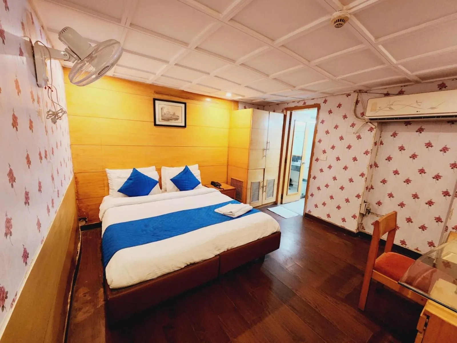 Bedroom, Bed in Hotels Daffodils Connaught Place