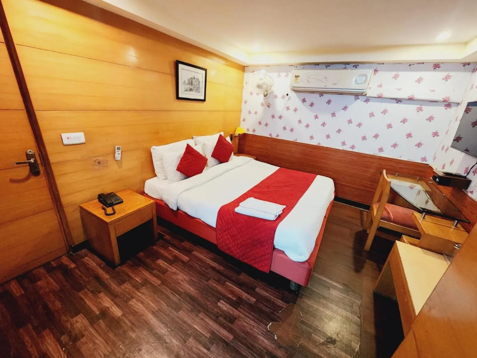 Bedroom, Bed in Hotels Daffodils Connaught Place