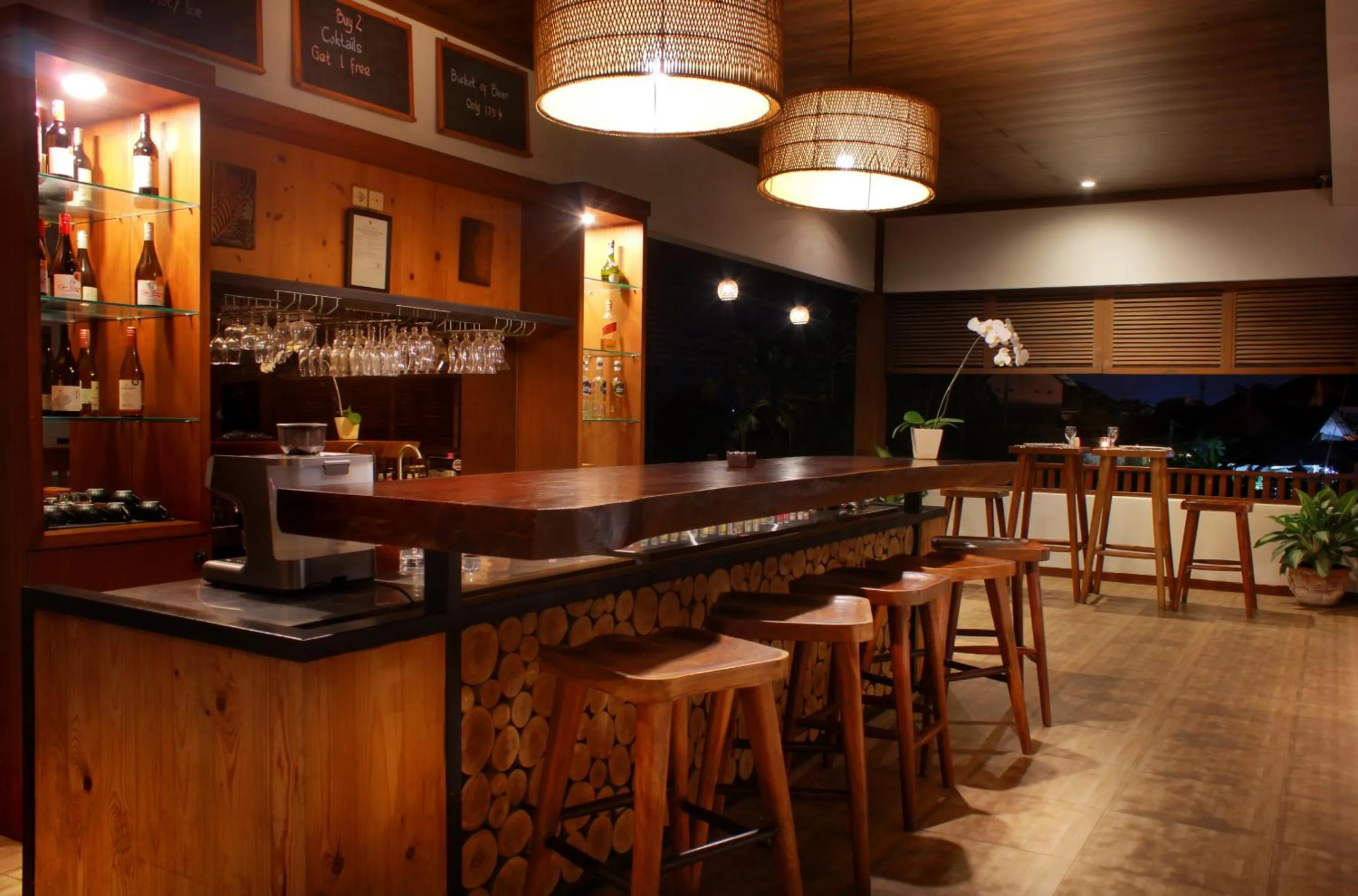 Lounge or bar in Maharaja Villas Bali - CHSE Certified