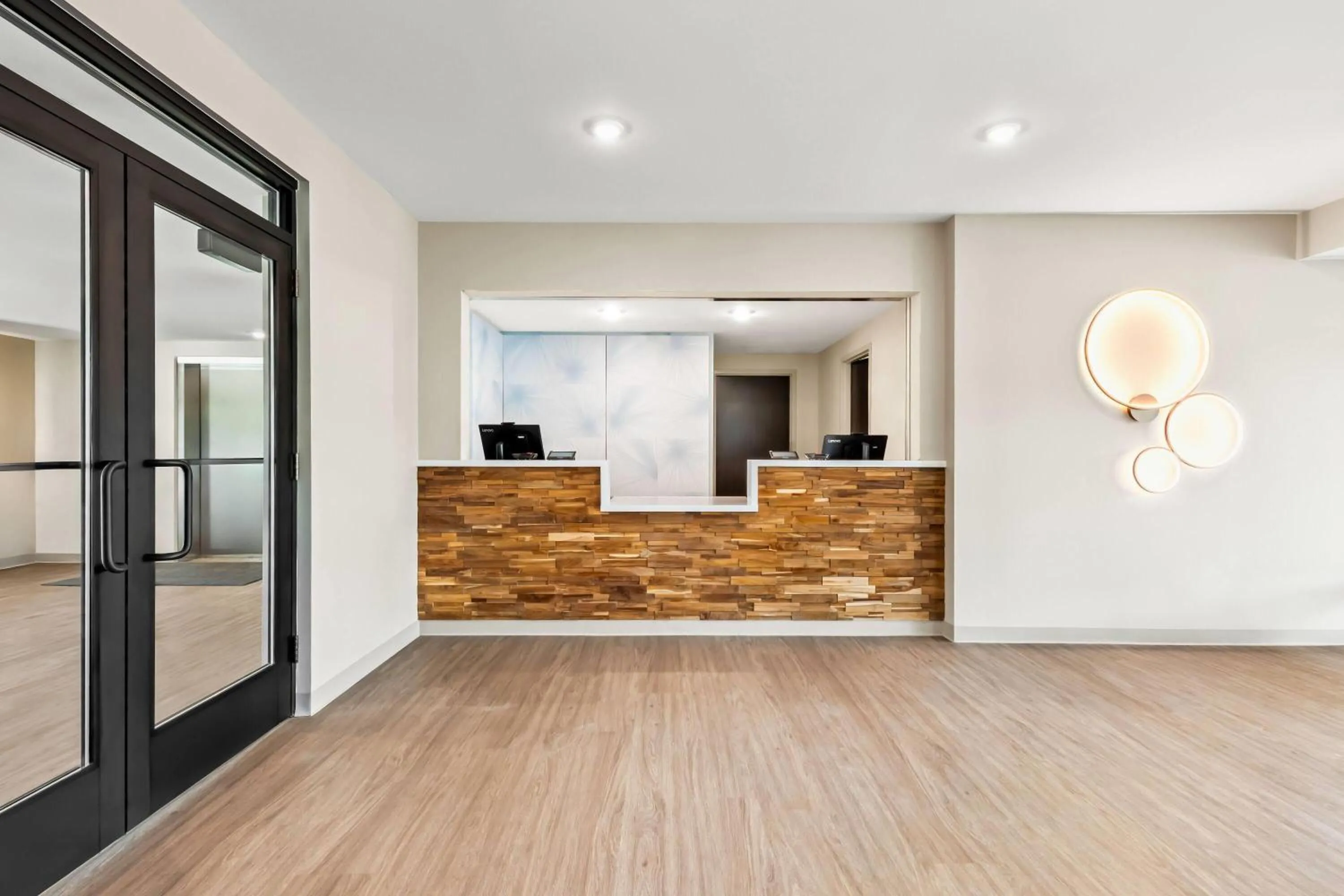 Lobby or reception in ECHO Suites Extended Stay by Wyndham Reno