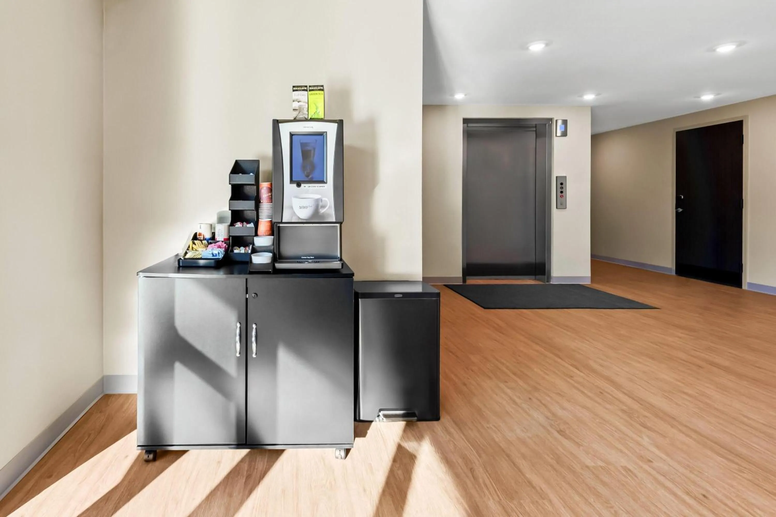 Lobby or reception in ECHO Suites Extended Stay by Wyndham Reno