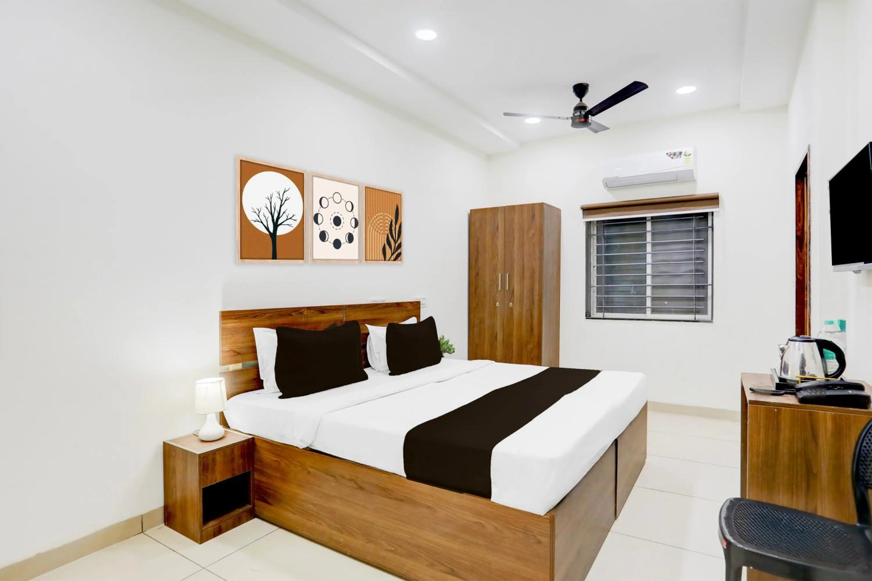 Bedroom, Bed in Townhouse DAVV University Indore Formerly Indrapuri