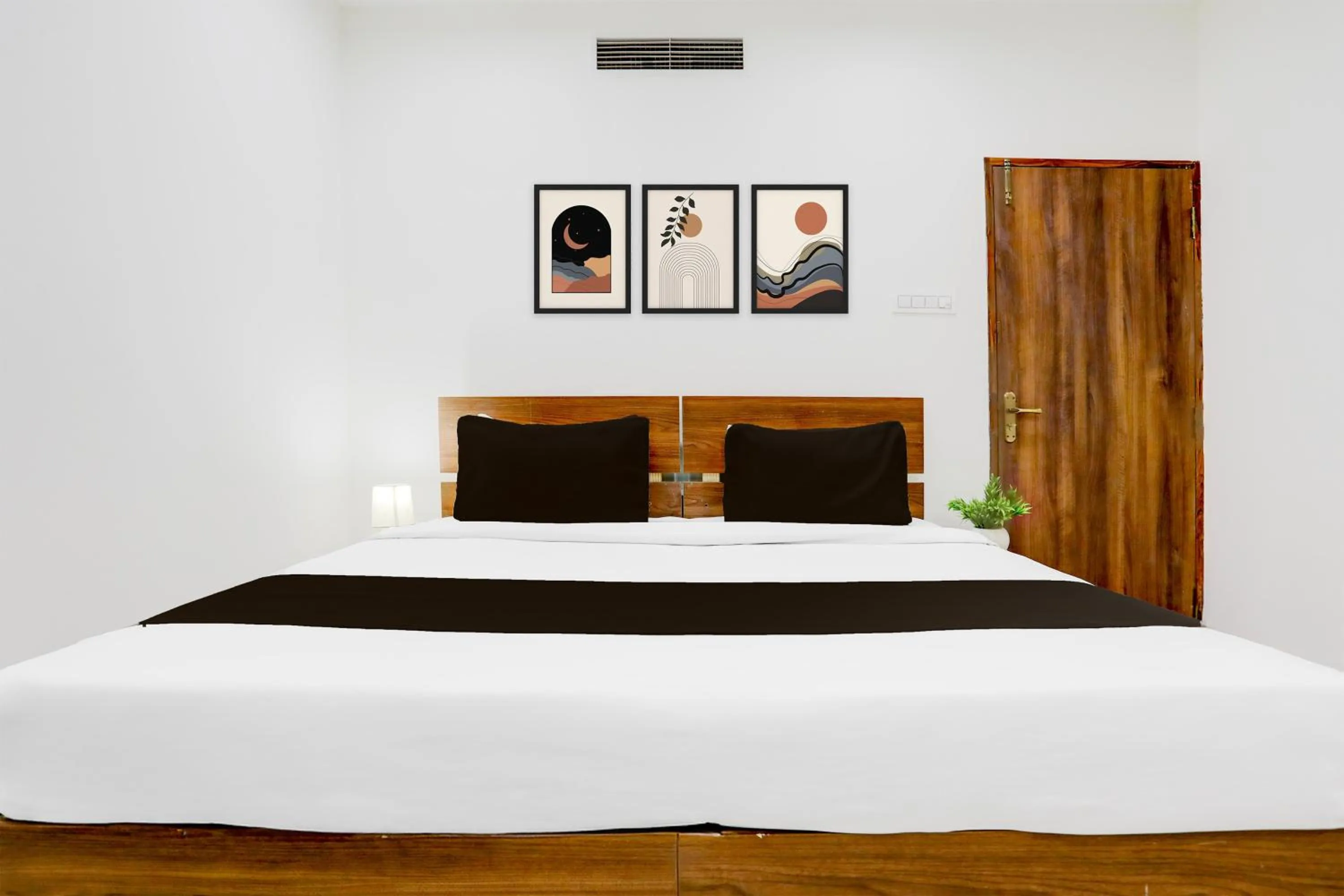 Bedroom, Bed in Townhouse DAVV University Indore Formerly Indrapuri