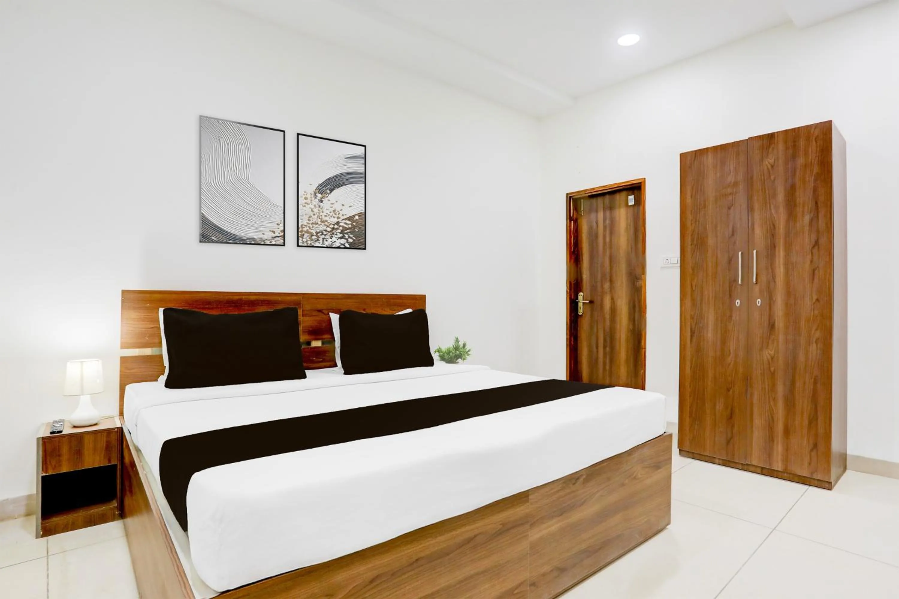 Bedroom, Bed in Townhouse DAVV University Indore Formerly Indrapuri