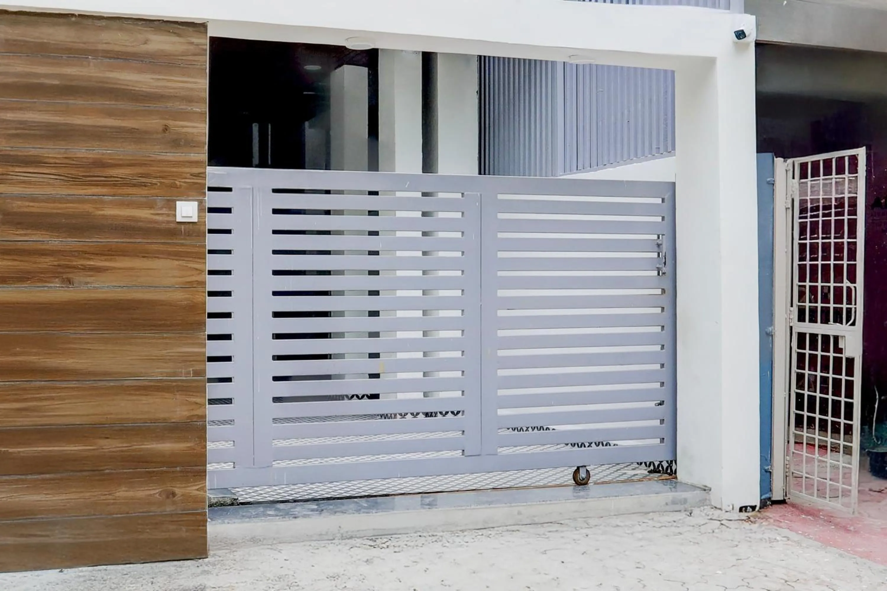 Facade/entrance in Townhouse DAVV University Indore Formerly Indrapuri