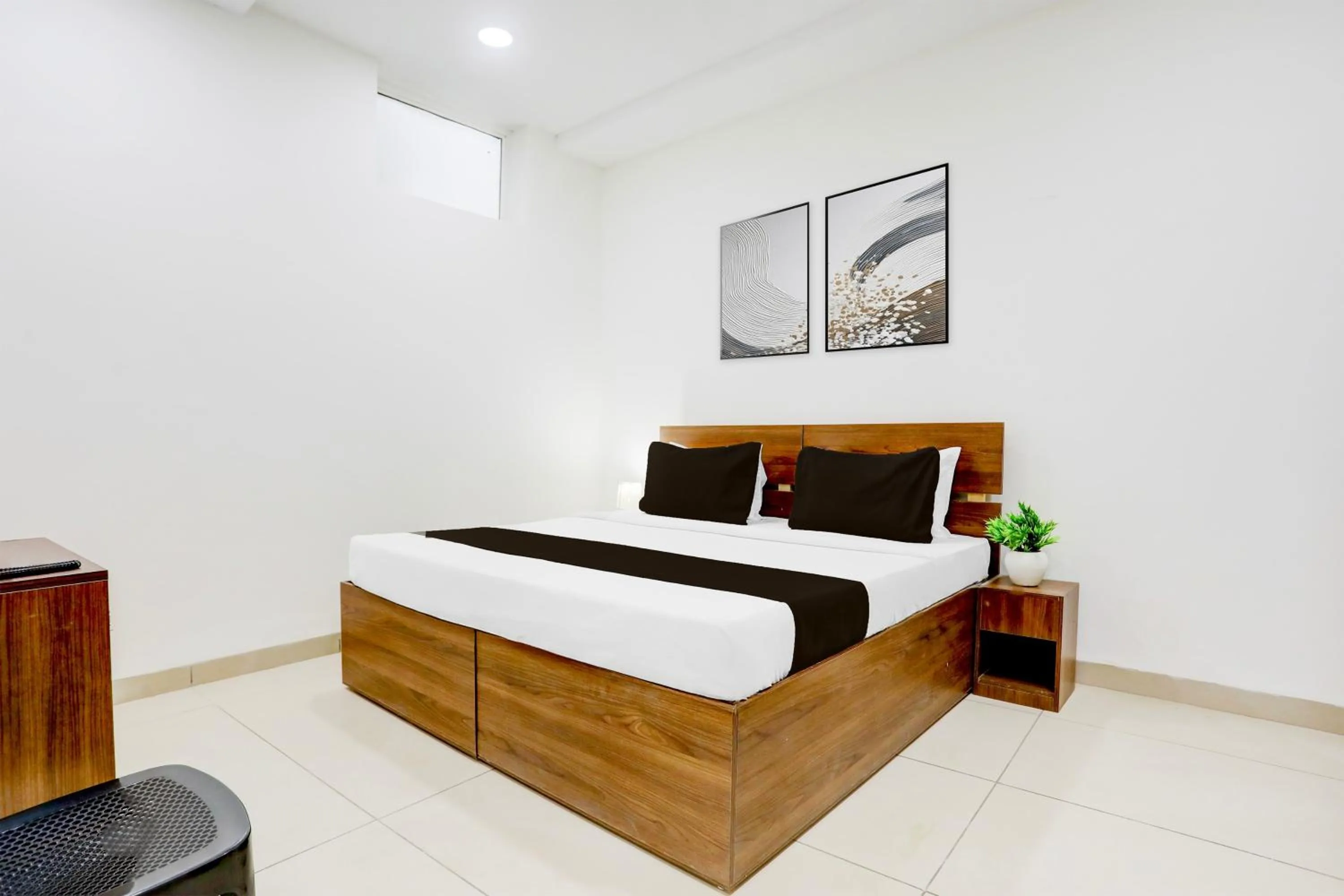 Bedroom, Bed in Townhouse DAVV University Indore Formerly Indrapuri