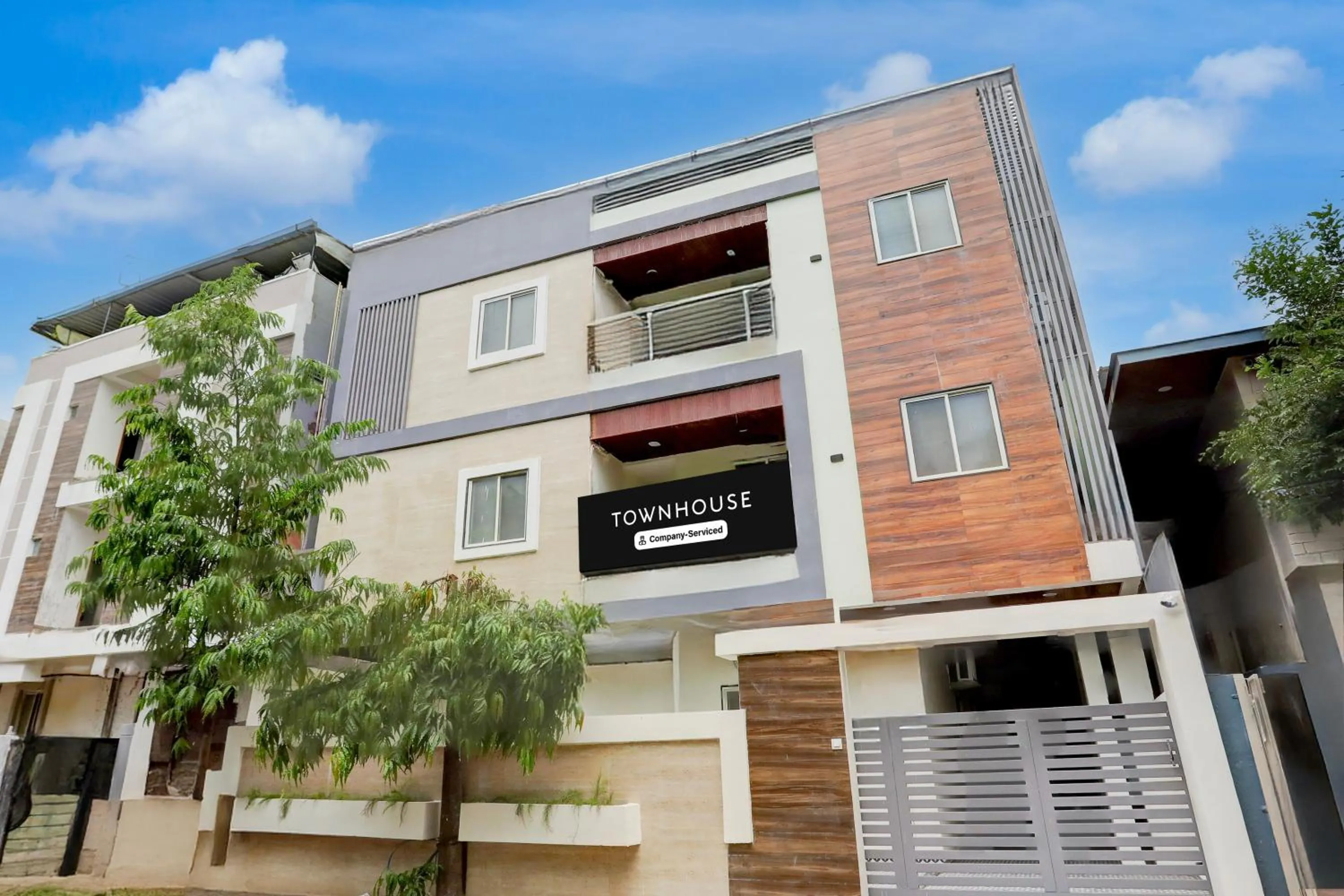 Facade/entrance in Townhouse DAVV University Indore Formerly Indrapuri