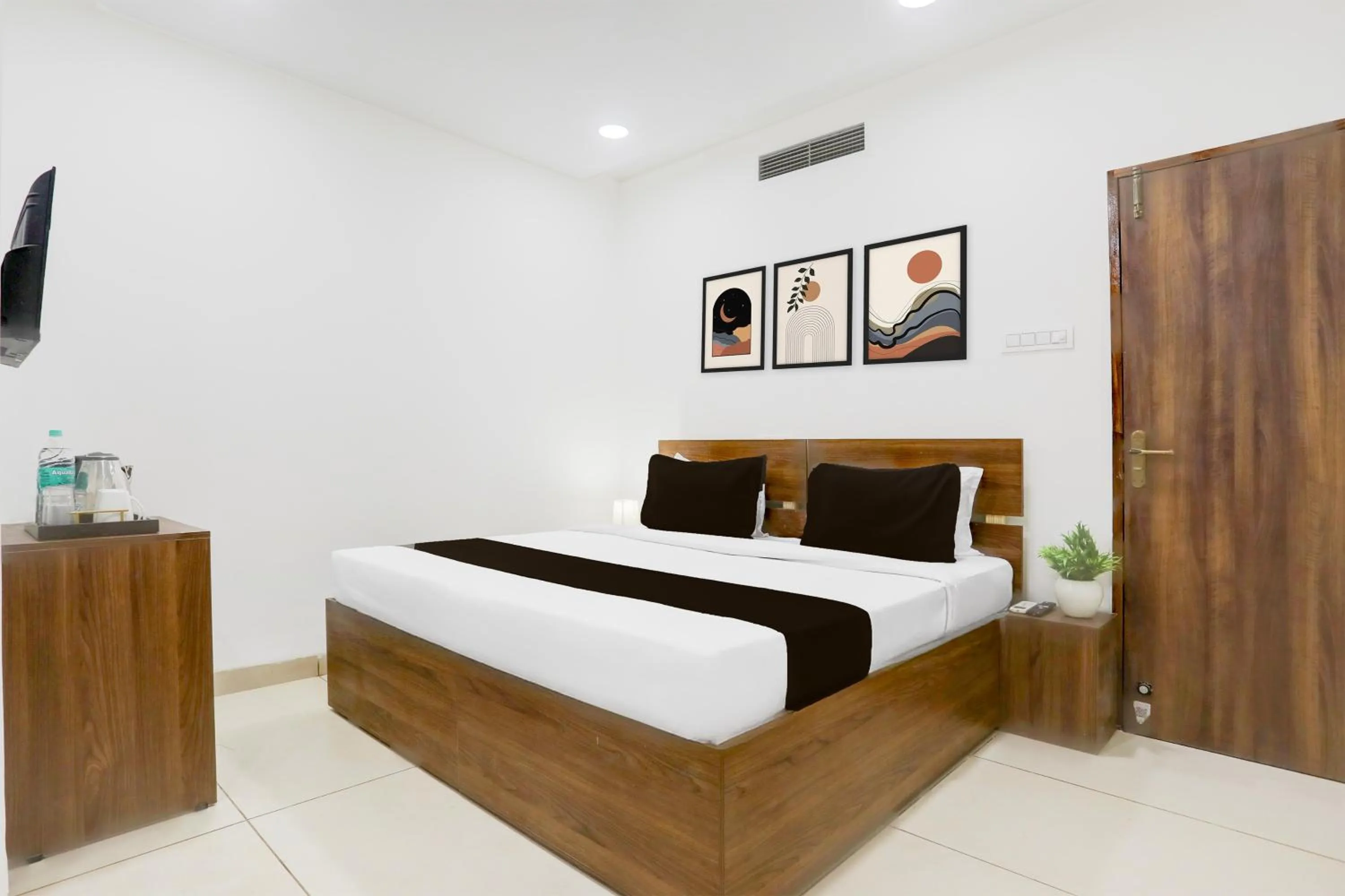 Bedroom, Bed in Townhouse DAVV University Indore Formerly Indrapuri
