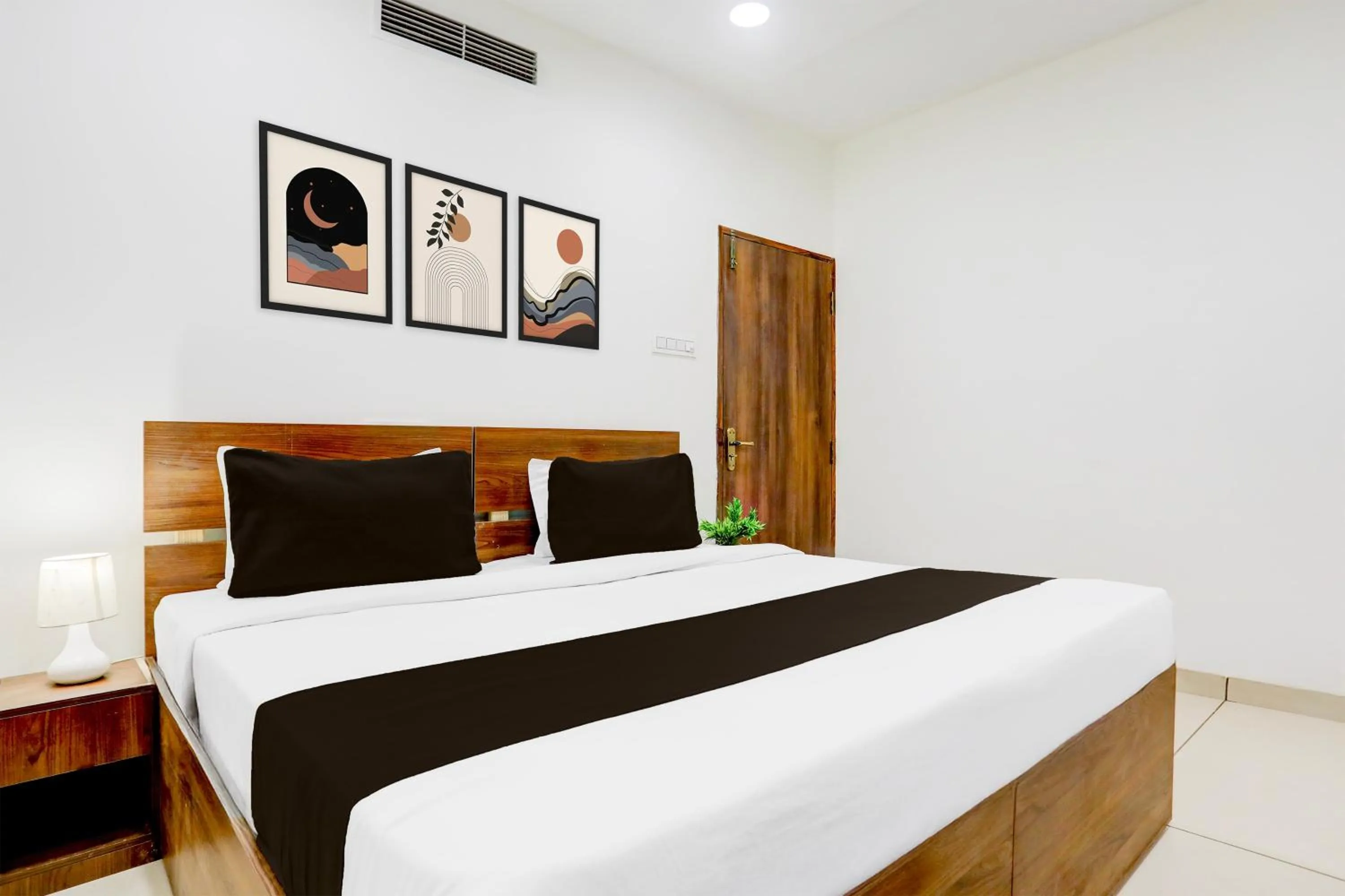 Bedroom, Bed in Townhouse DAVV University Indore Formerly Indrapuri